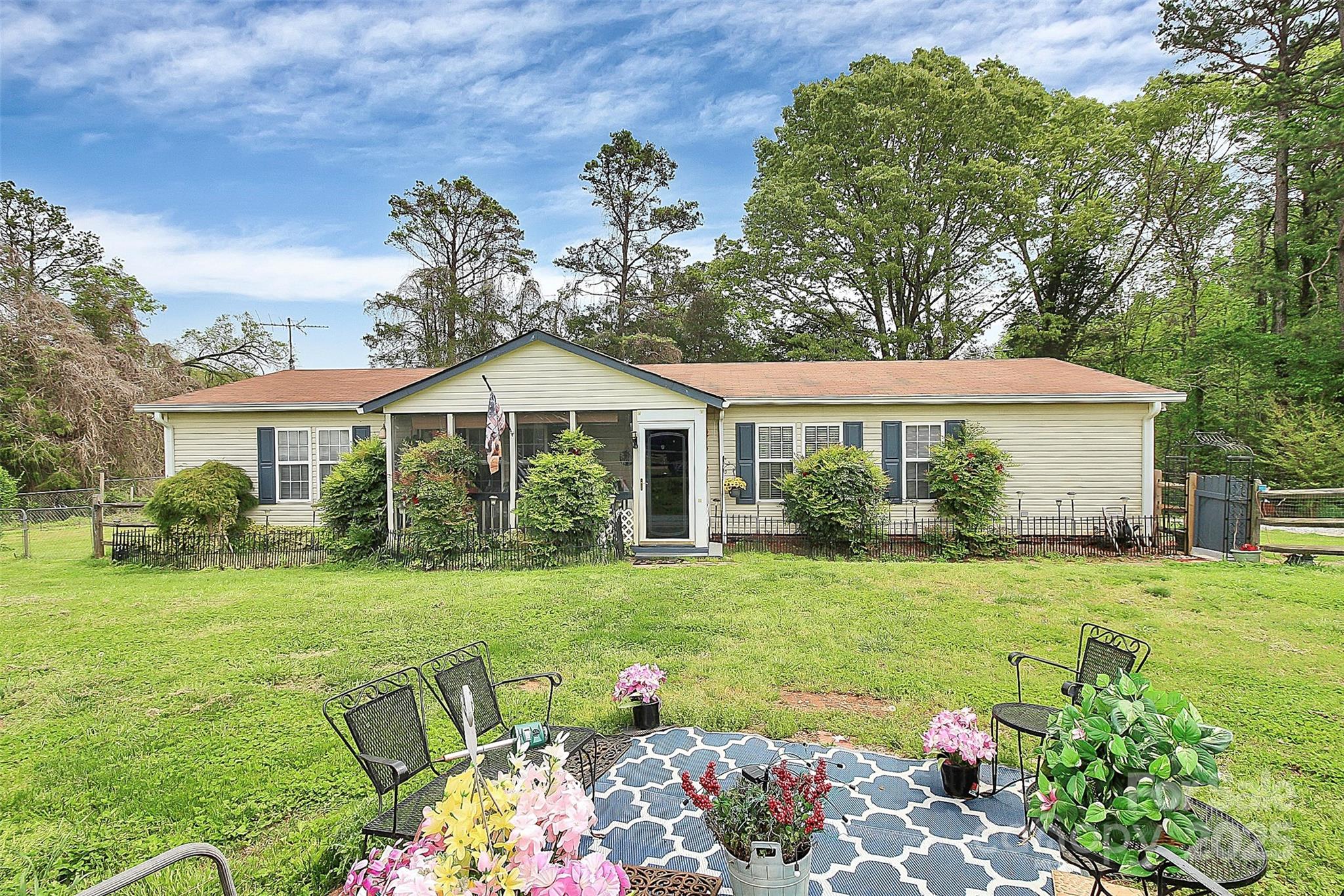335 Ridgewood Drive Property Photo