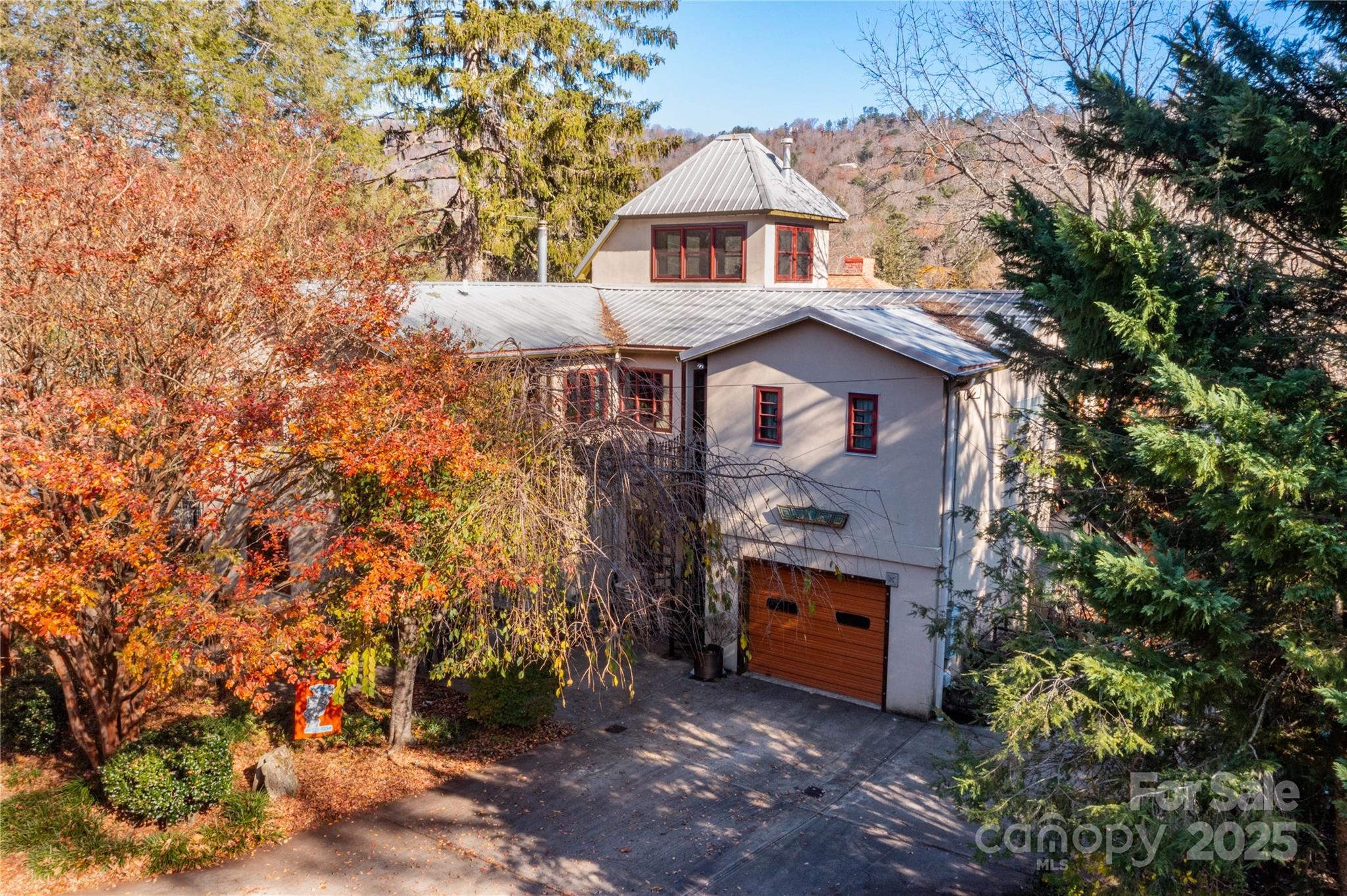 297 Hillside Street Property Photo