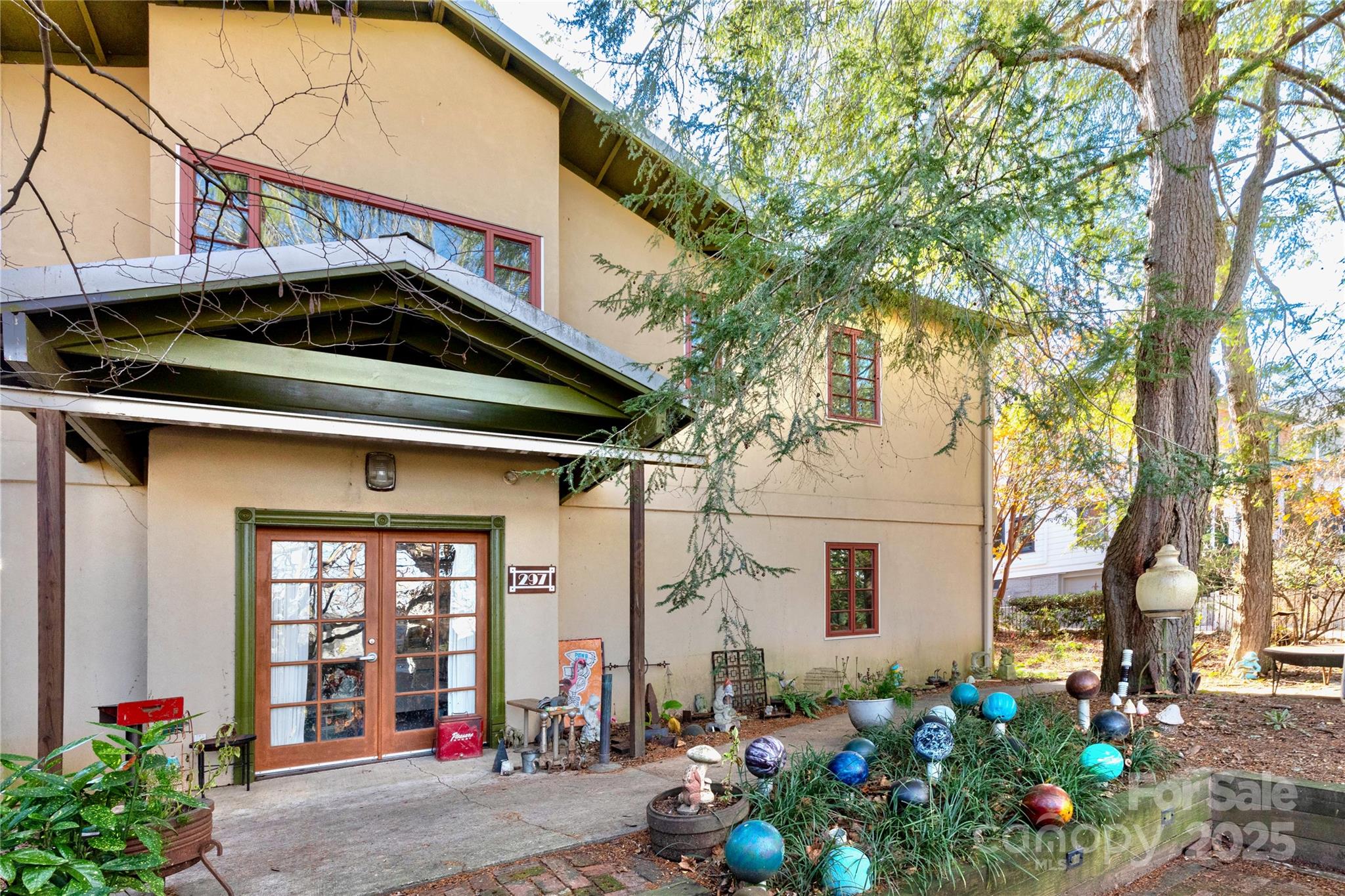 297 Hillside Street Property Photo 1