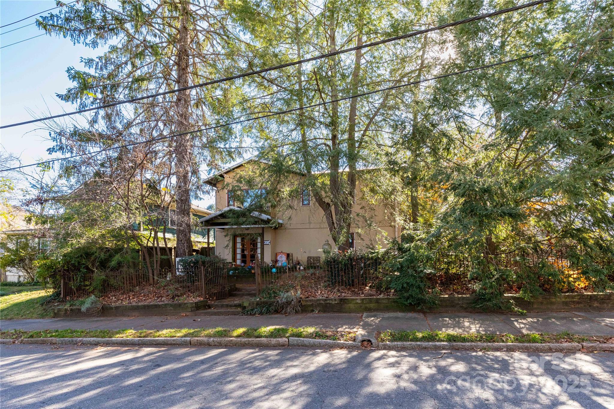 297 Hillside Street Property Photo 4
