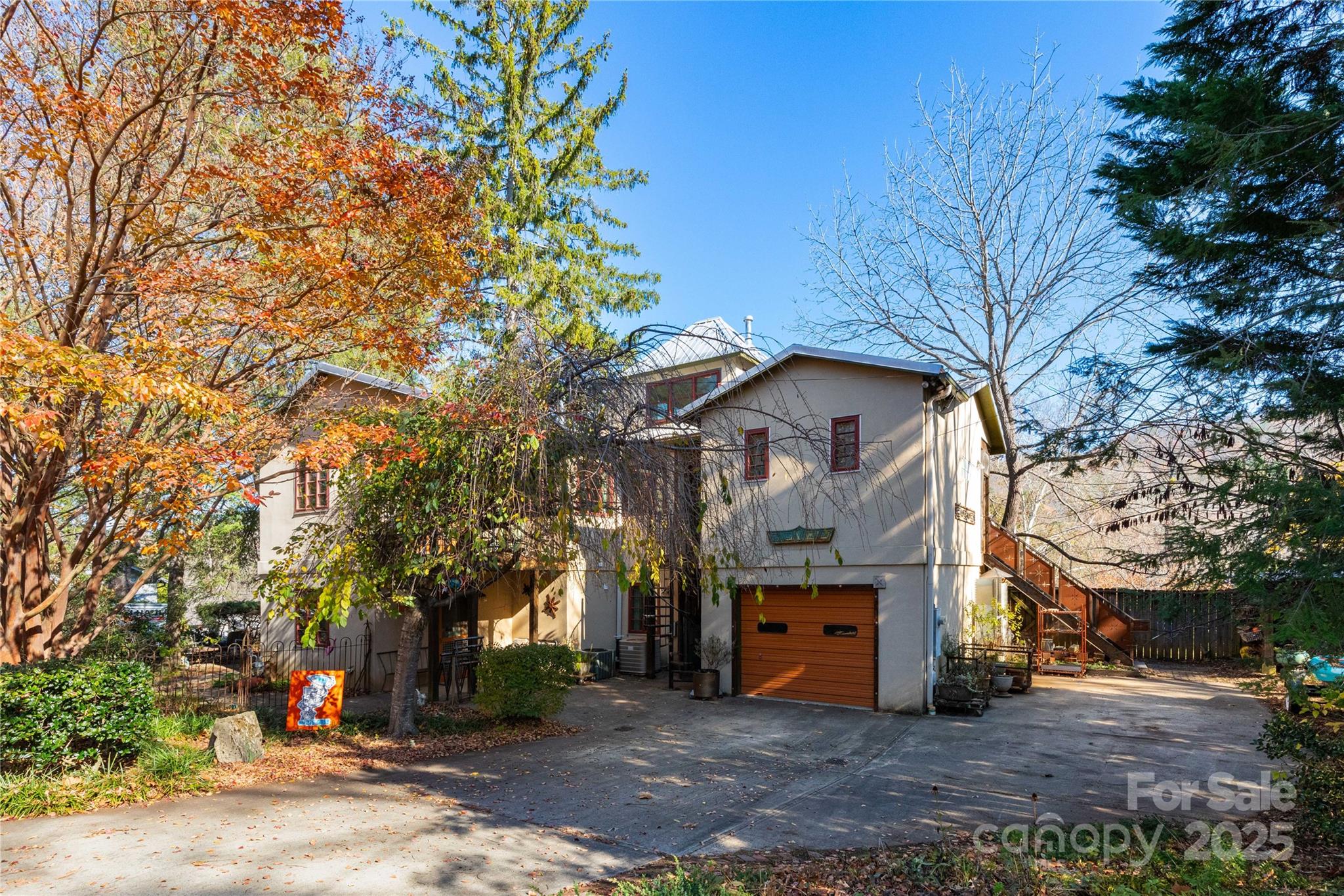 297 Hillside Street Property Photo 6