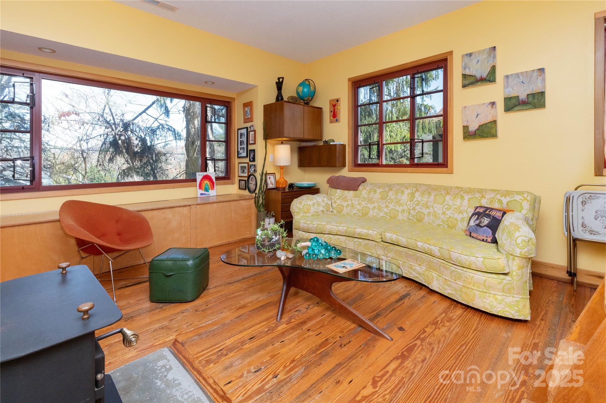 297 Hillside Street Property Photo 8