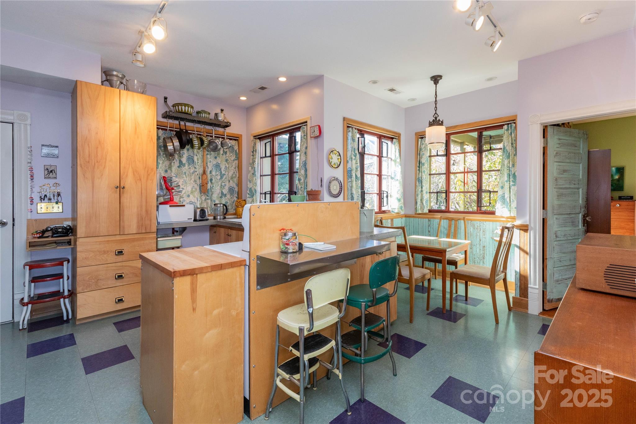 297 Hillside Street Property Photo 11
