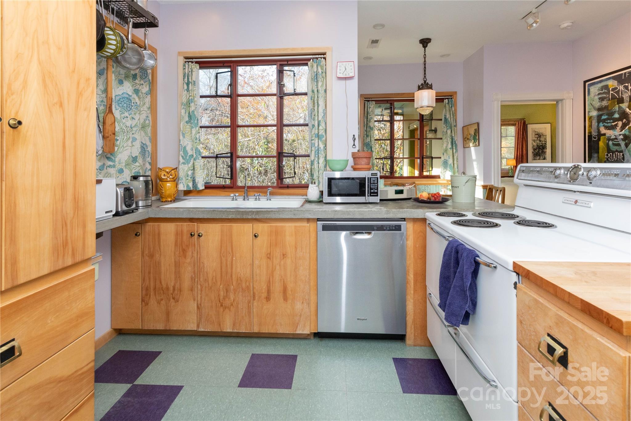 297 Hillside Street Property Photo 12
