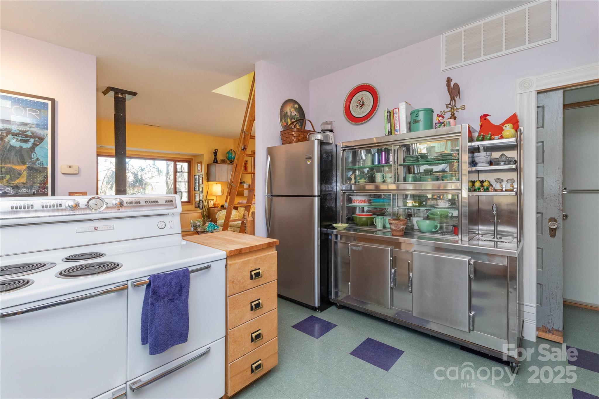 297 Hillside Street Property Photo 13