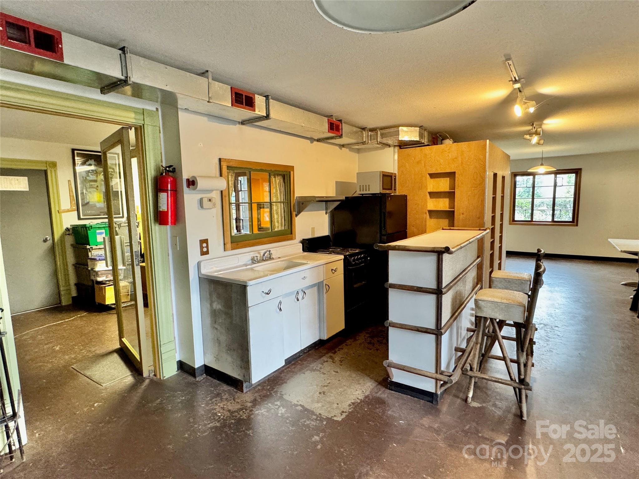 297 Hillside Street Property Photo 32