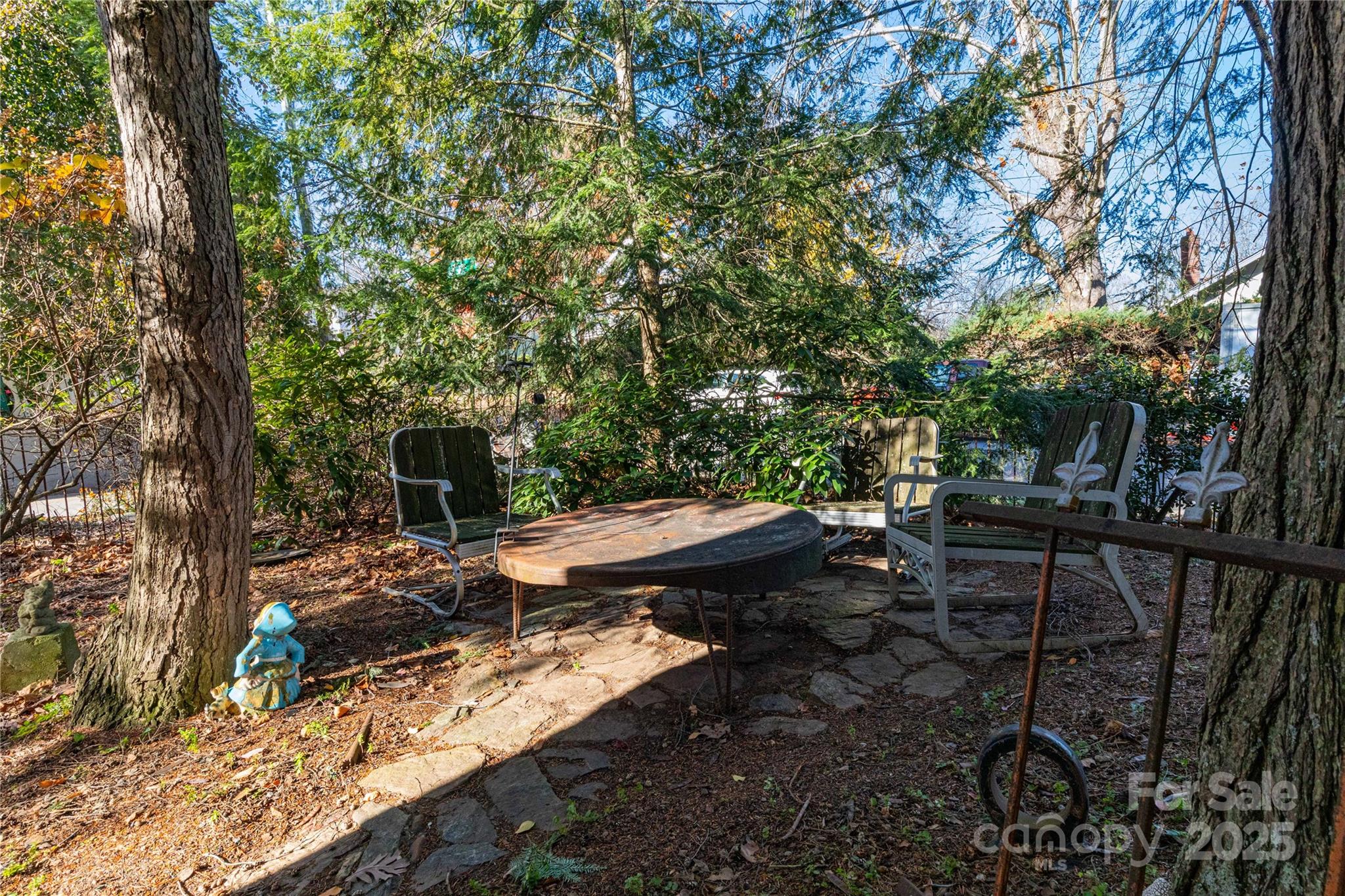 297 Hillside Street Property Photo 35