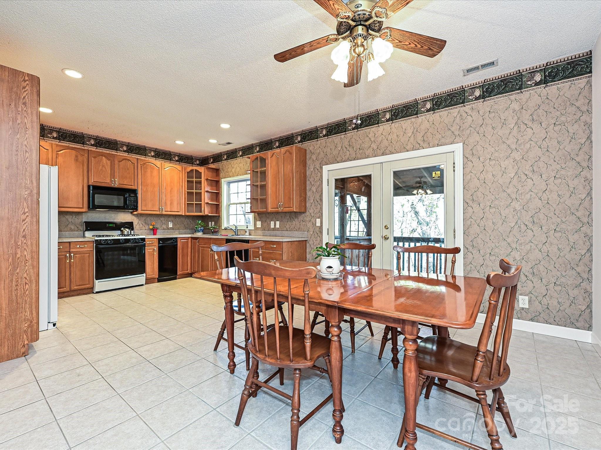 25040 Timberlake Drive Property Photo 10