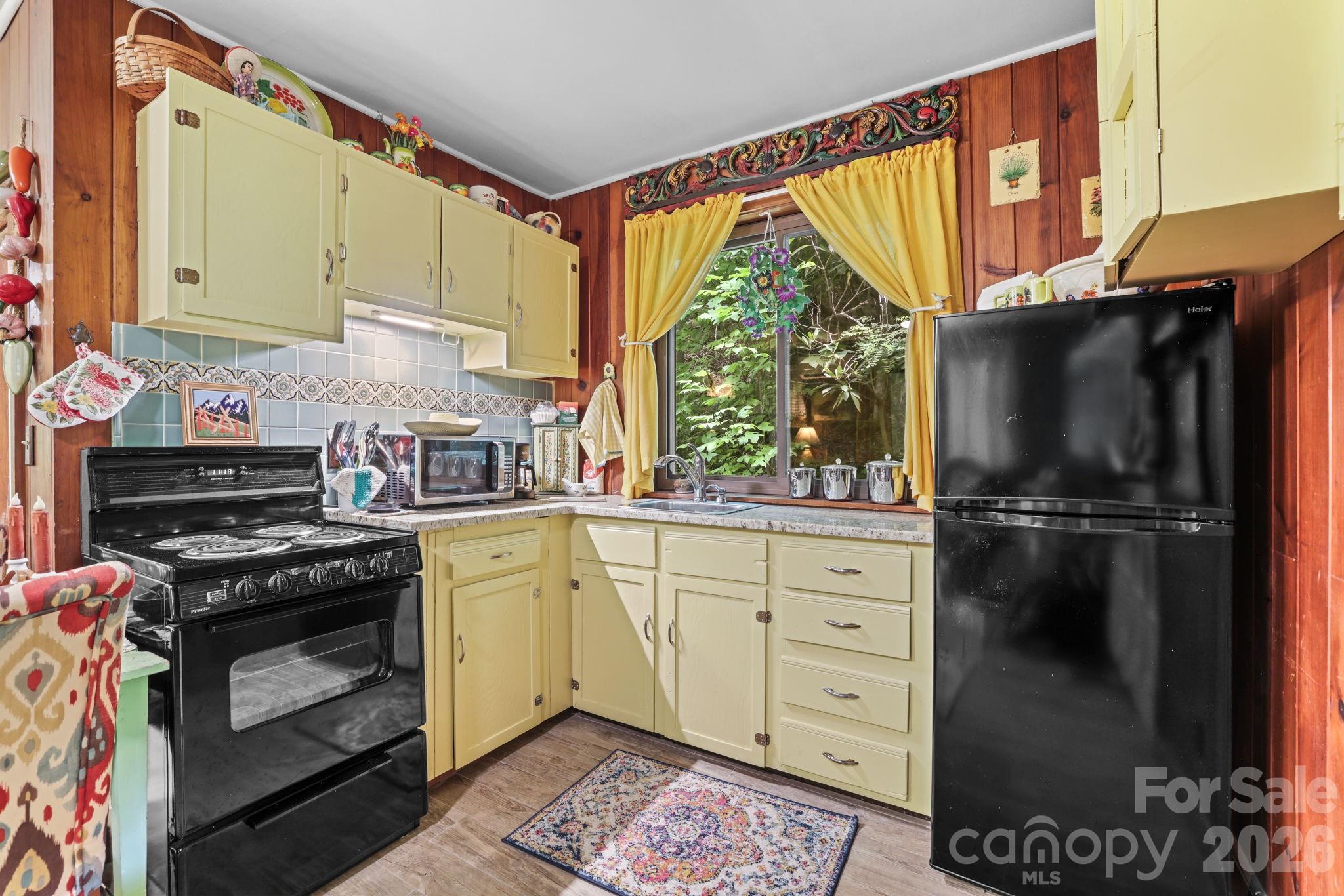 180 Valley Lane Property Photo 8