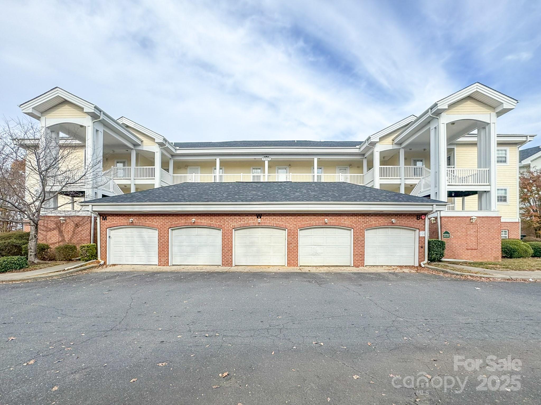8931 Meadow Vista Road Property Photo 3