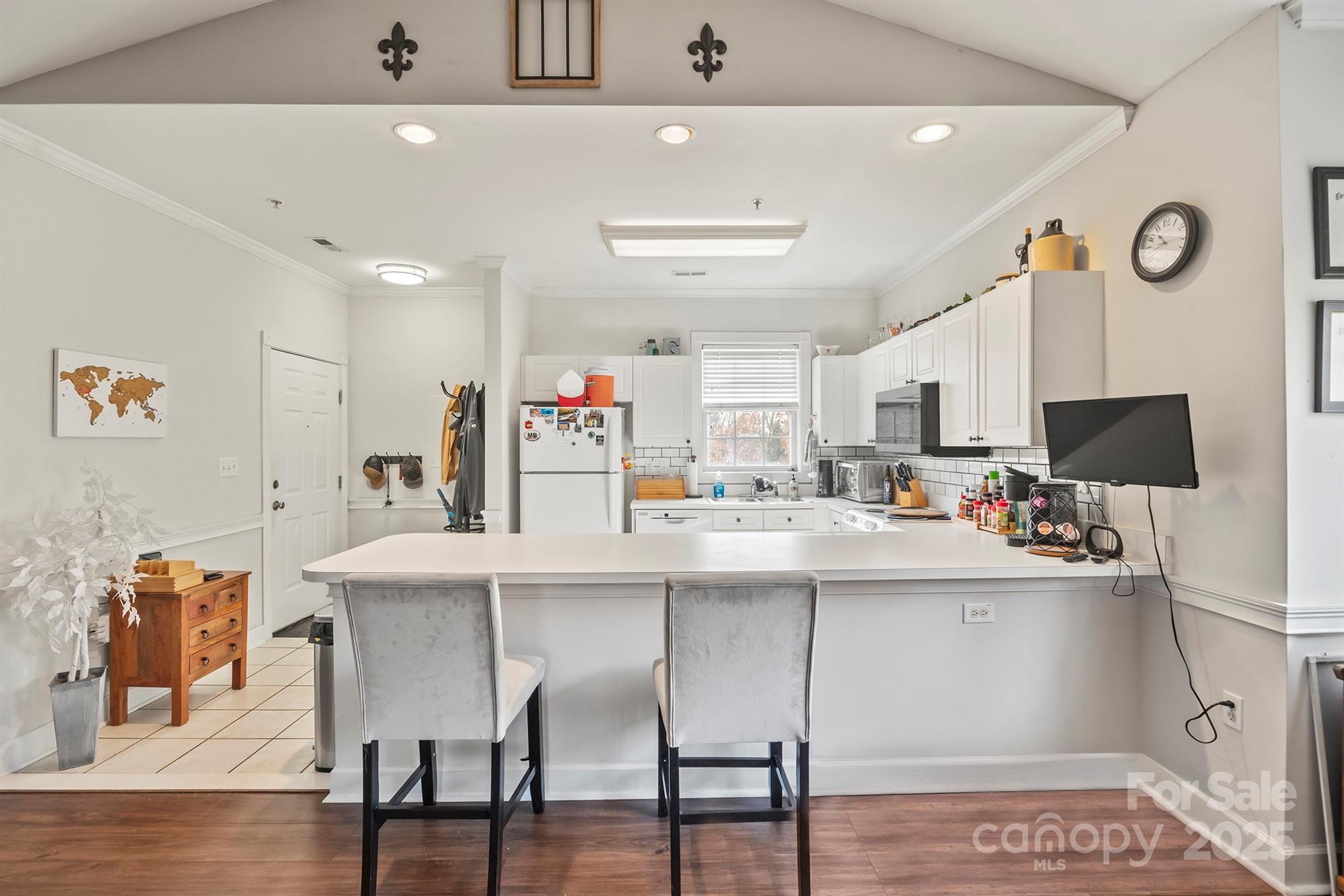 8931 Meadow Vista Road Property Photo 6