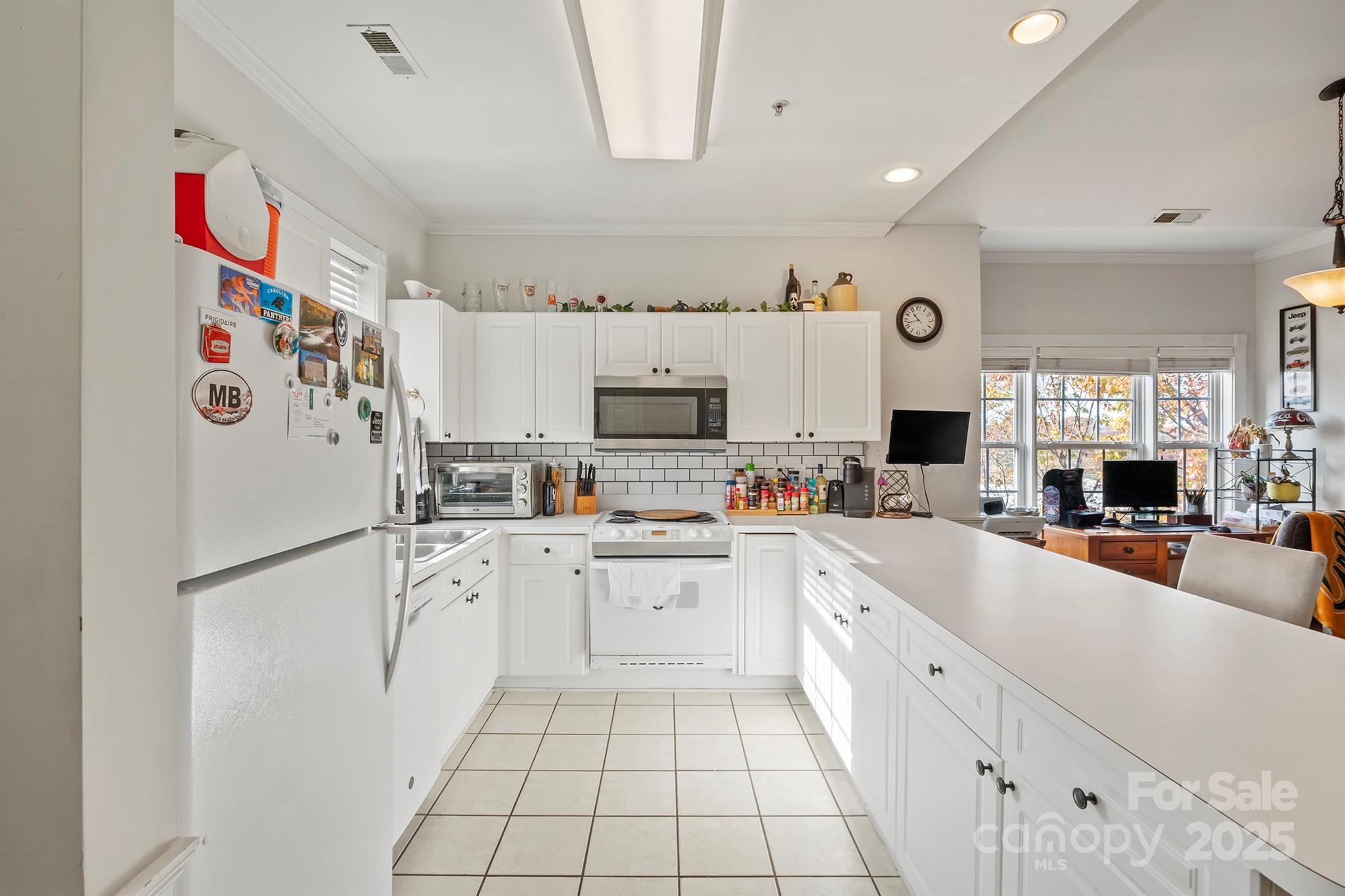 8931 Meadow Vista Road Property Photo 7