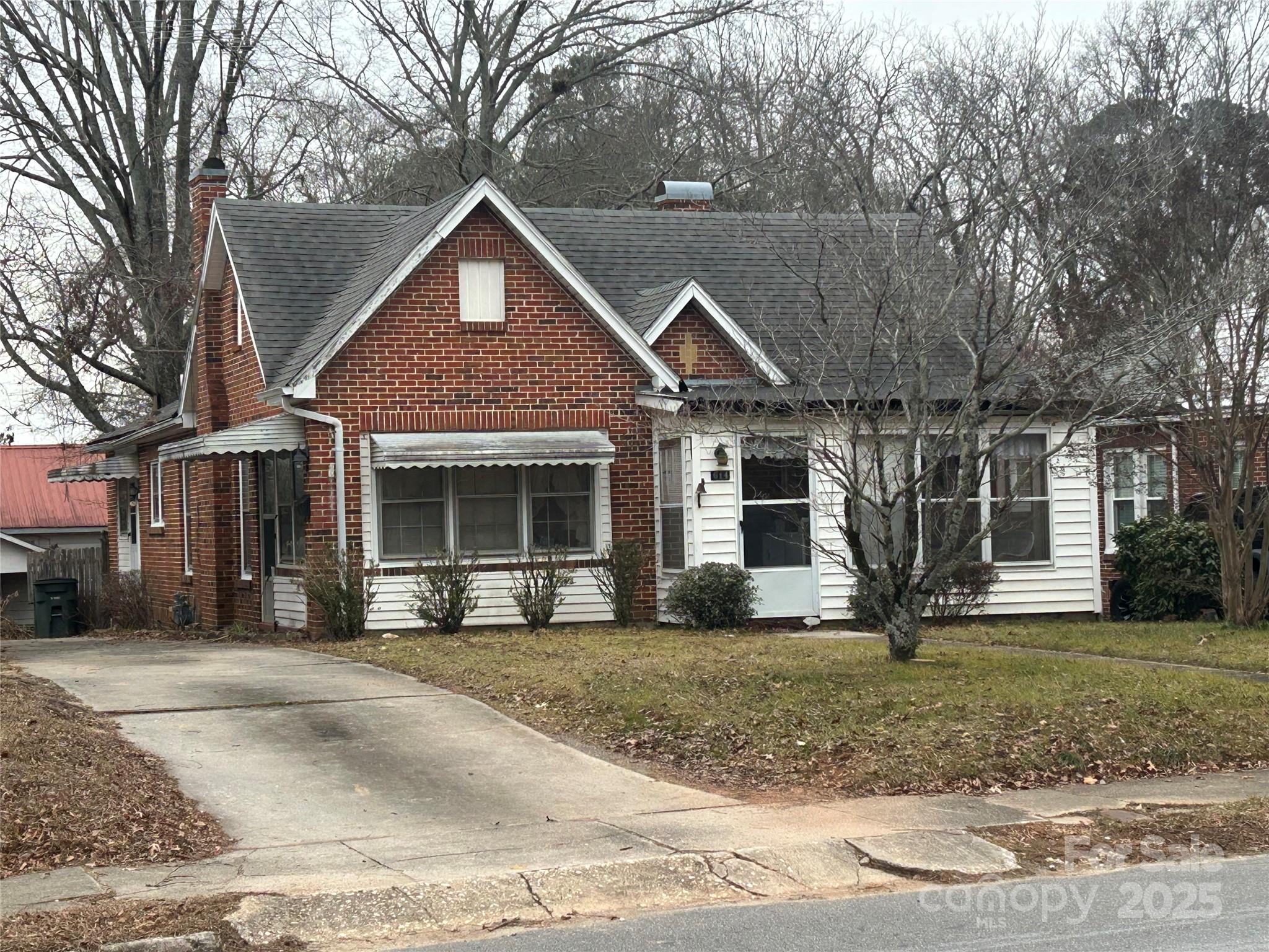 614 Morven Road Property Photo