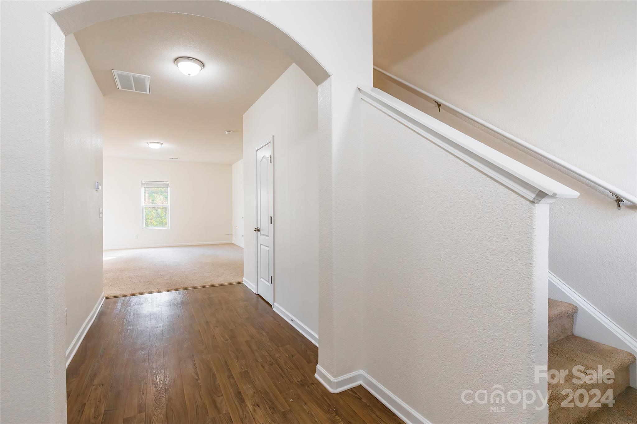 8127 Paw Club Drive Property Photo 3