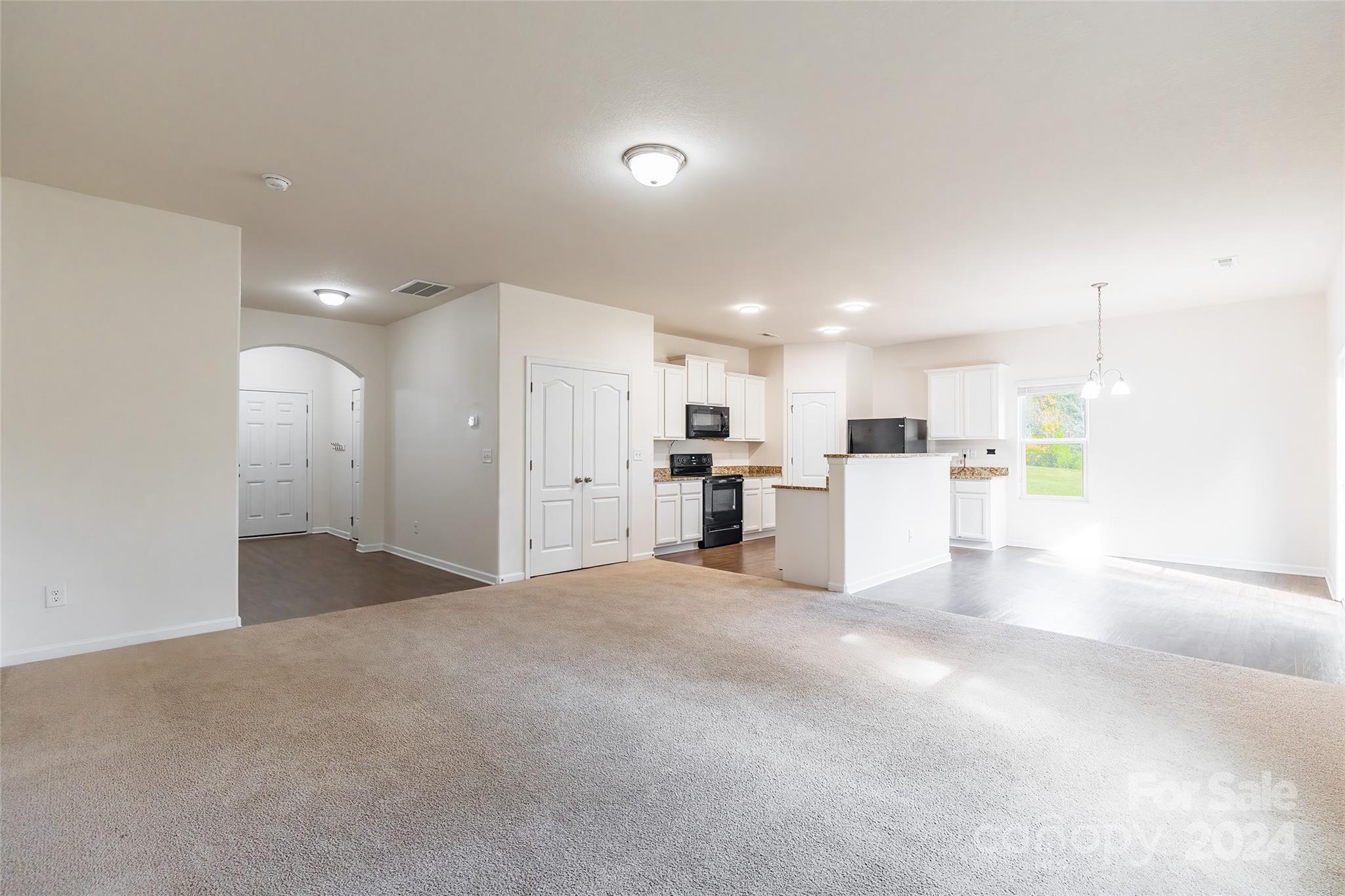 8127 Paw Club Drive Property Photo 7