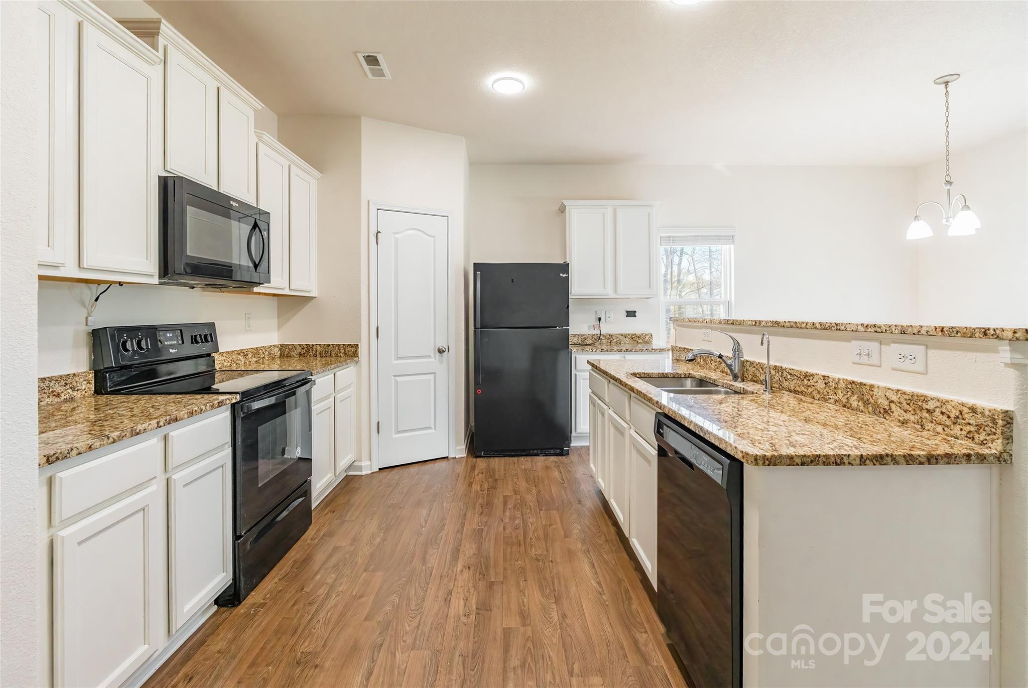 8127 Paw Club Drive Property Photo 10