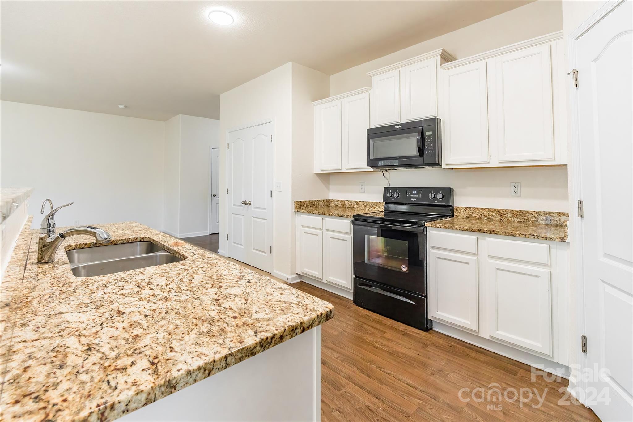 8127 Paw Club Drive Property Photo 13
