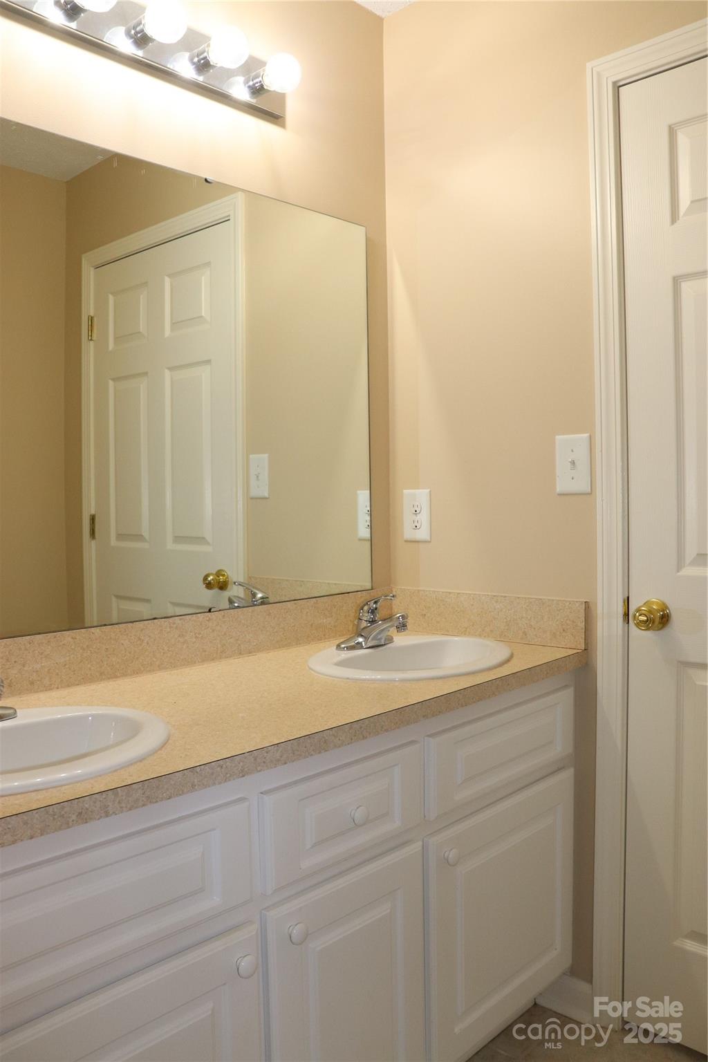 194 E Jay Drive Unit #3 Property Photo 34