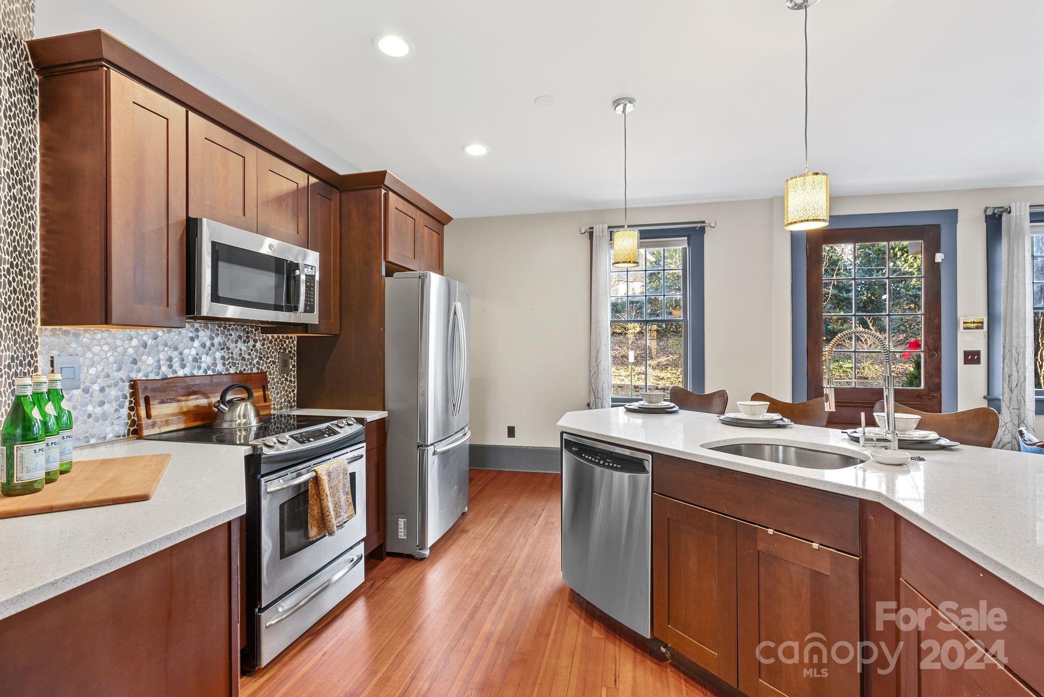11 Cullowhee Street Property Photo 4