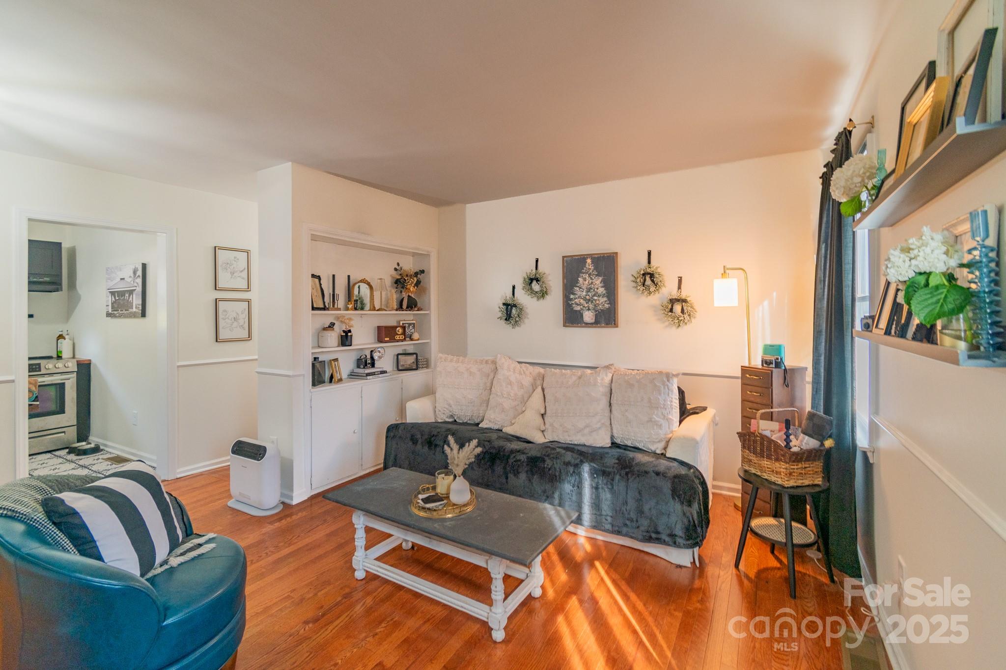 405 Wakefield Drive B Property Photo 2