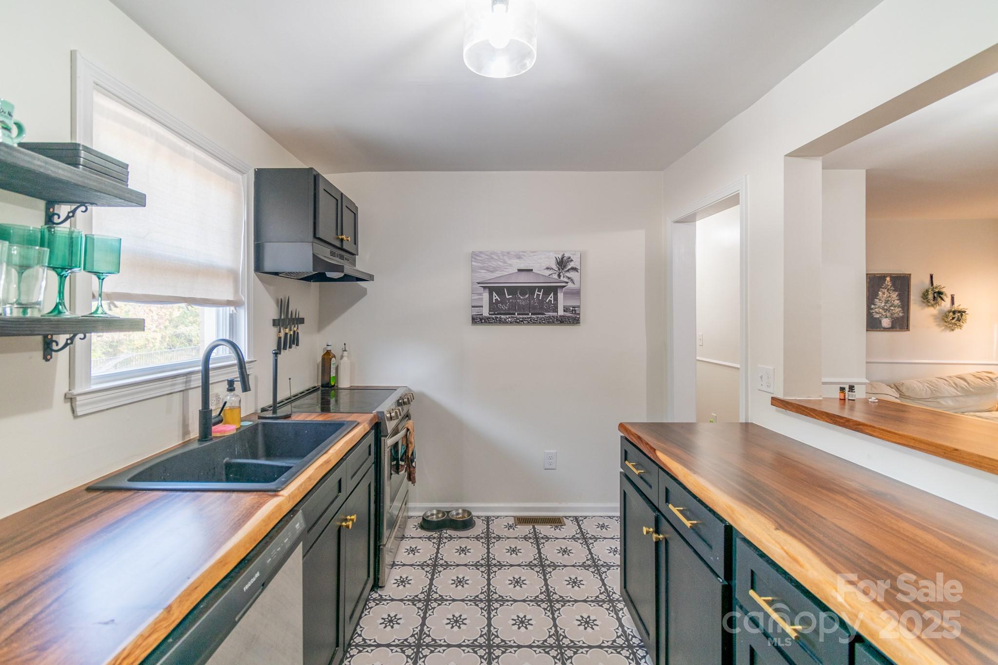 405 Wakefield Drive B Property Photo 8