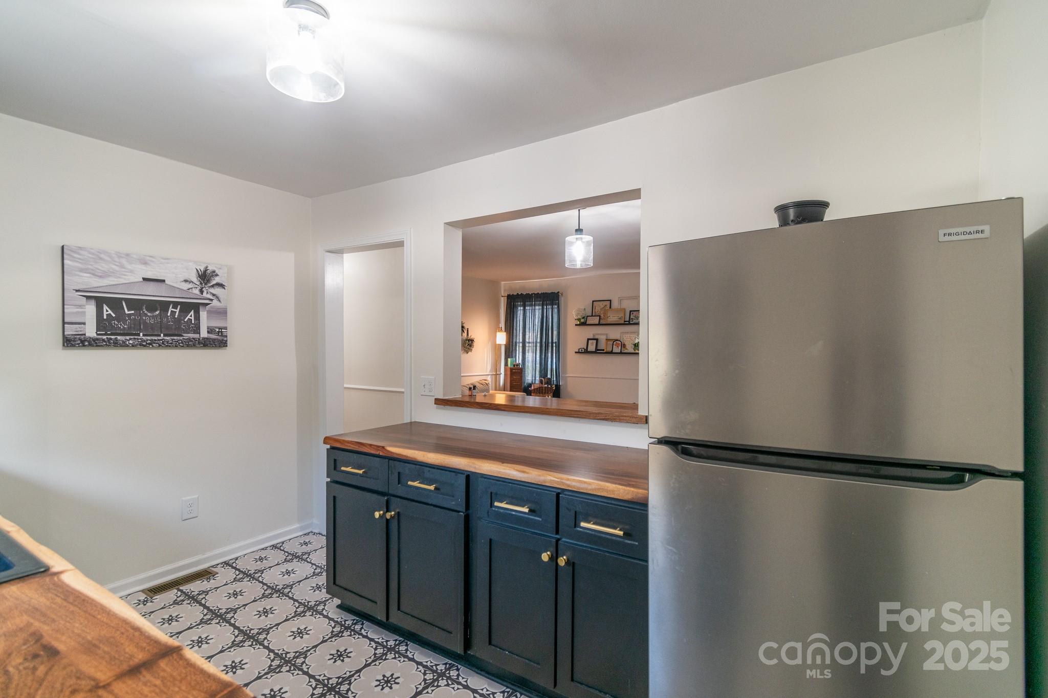 405 Wakefield Drive B Property Photo 12
