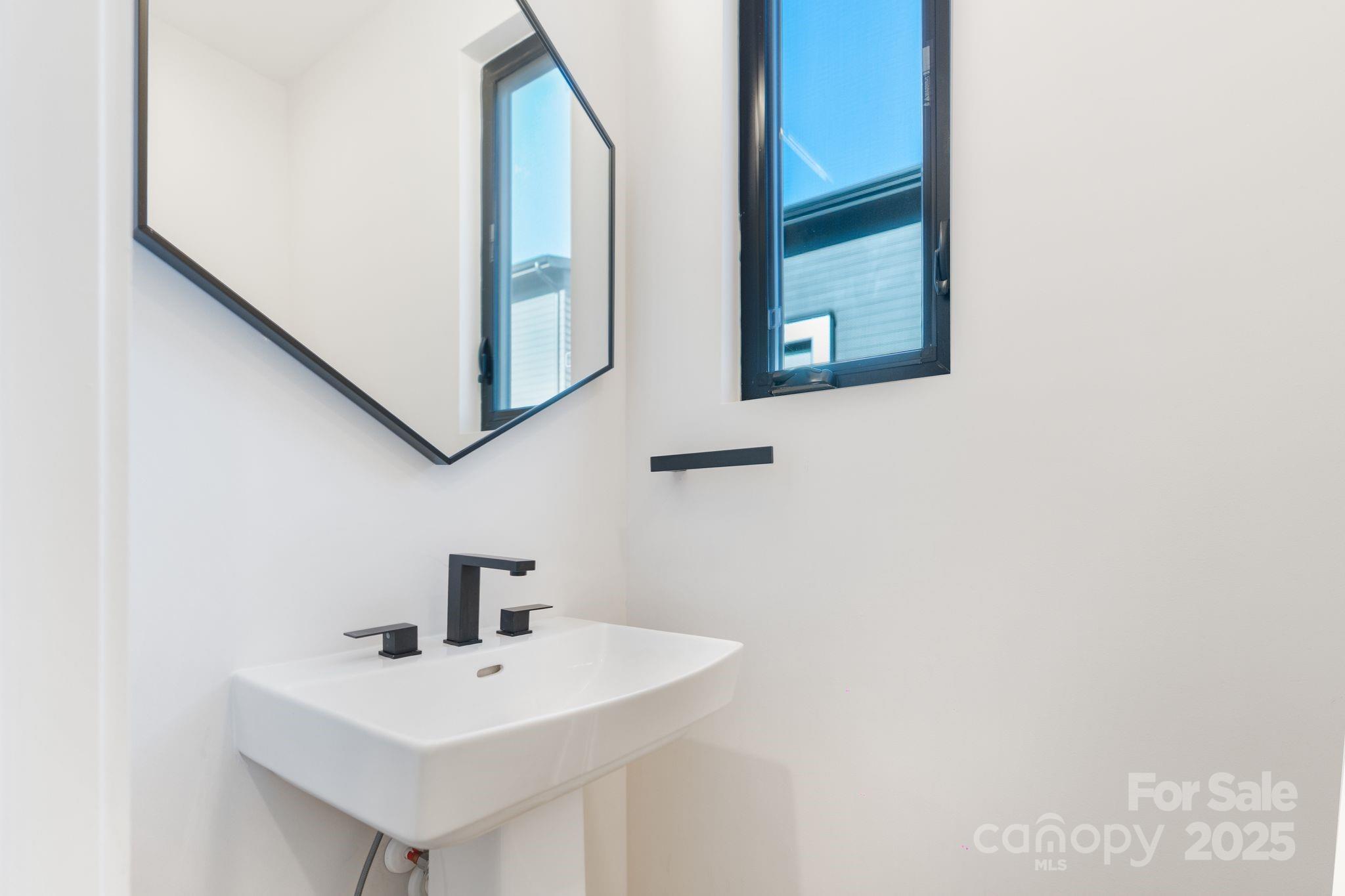 819 E 36th Street Property Photo 16