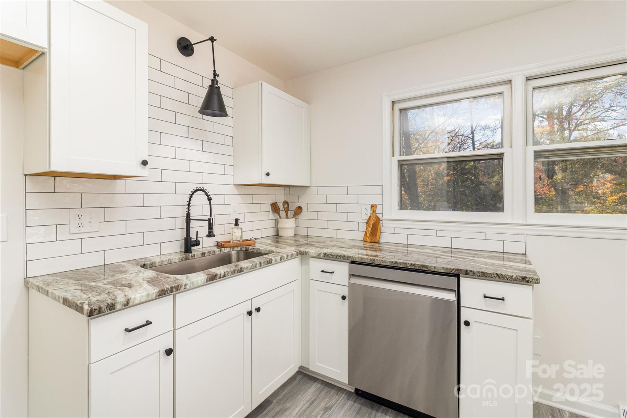 6521 Heatherbrook Avenue Property Photo 8