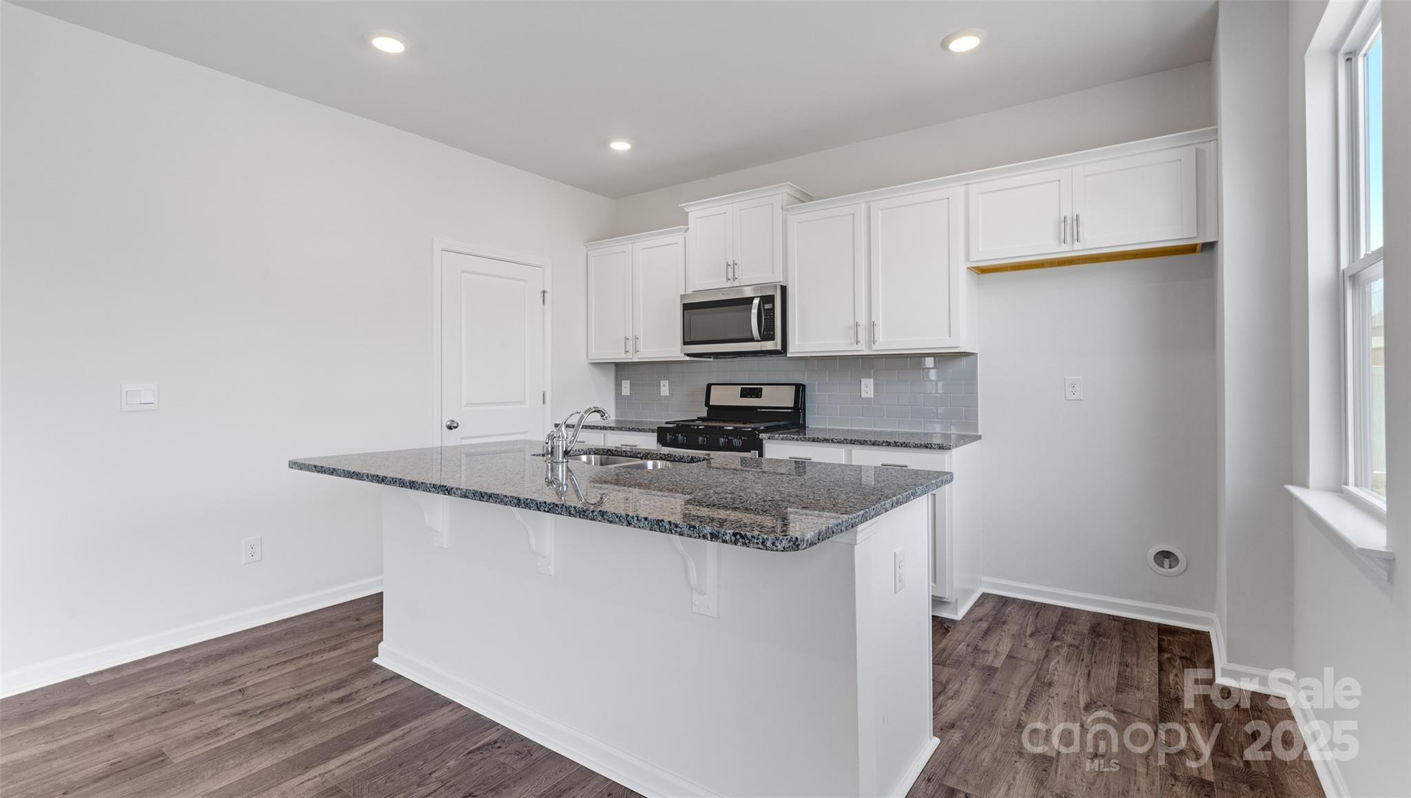 174 Ashelyn Park Drive Property Photo 6