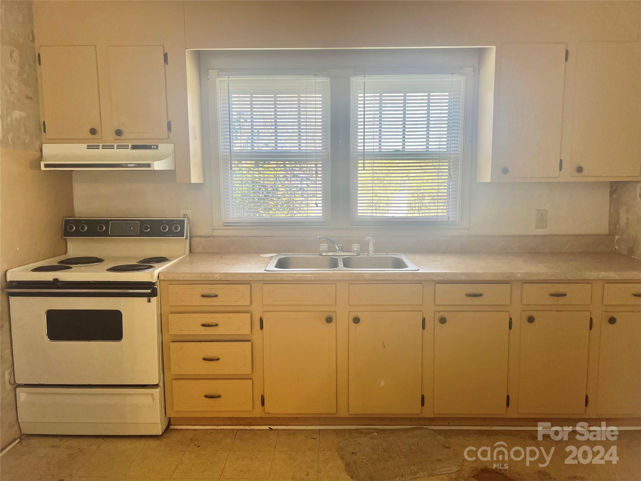 707 7th Street Property Photo 2