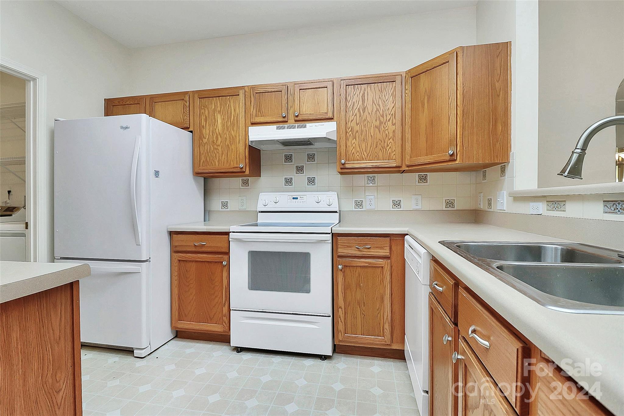 16316 Redstone Mountain Lane Property Photo 3