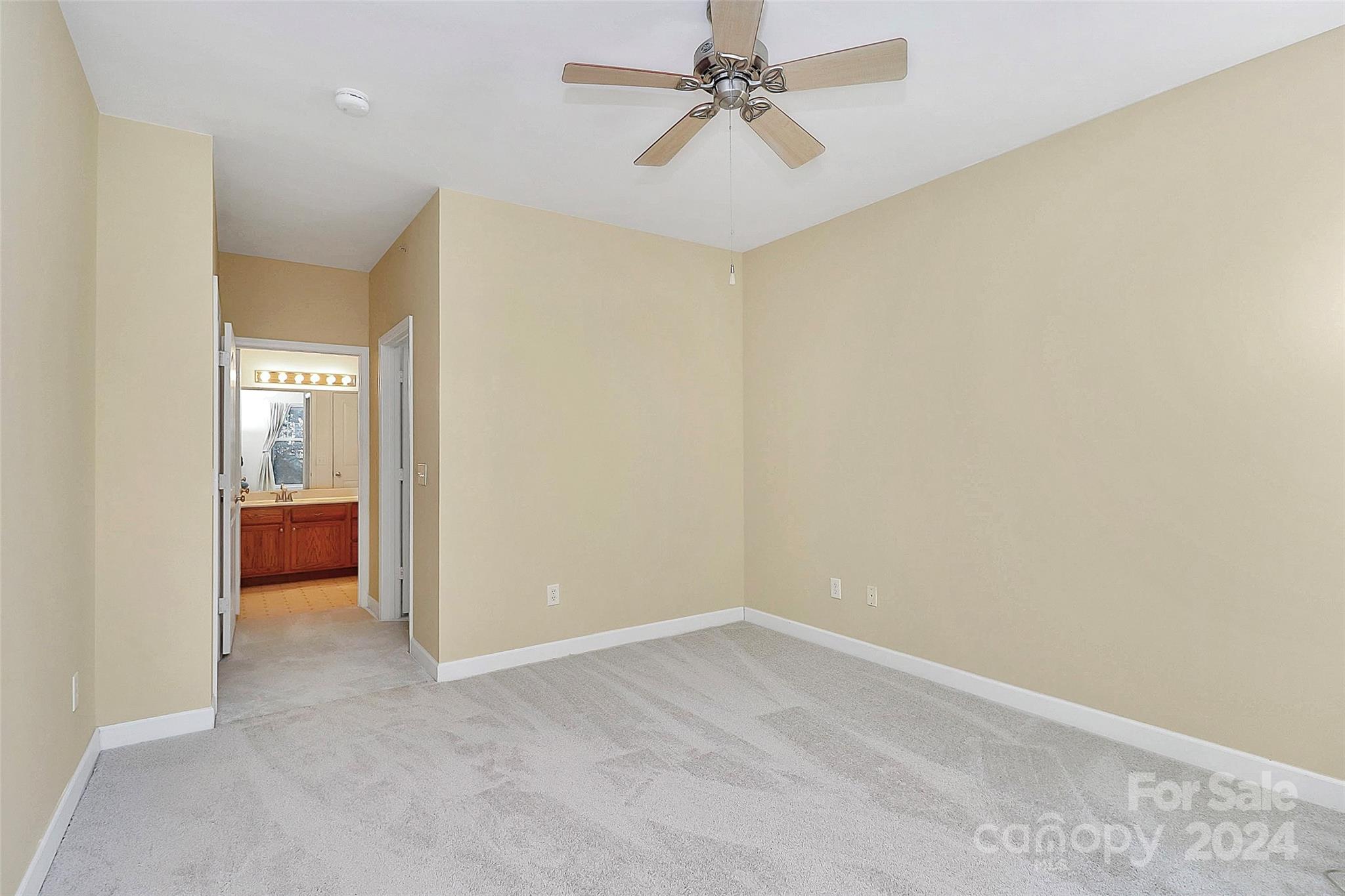 16316 Redstone Mountain Lane Property Photo 8