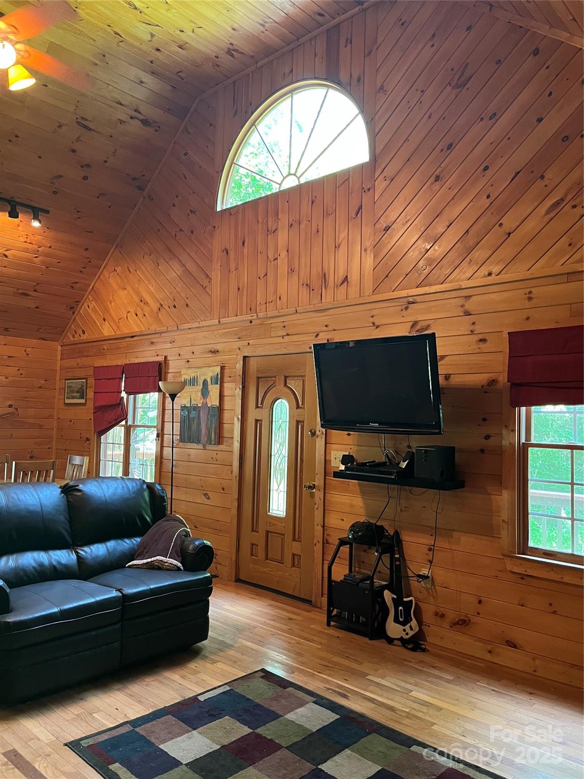 3443 Valley Drive Property Photo 2