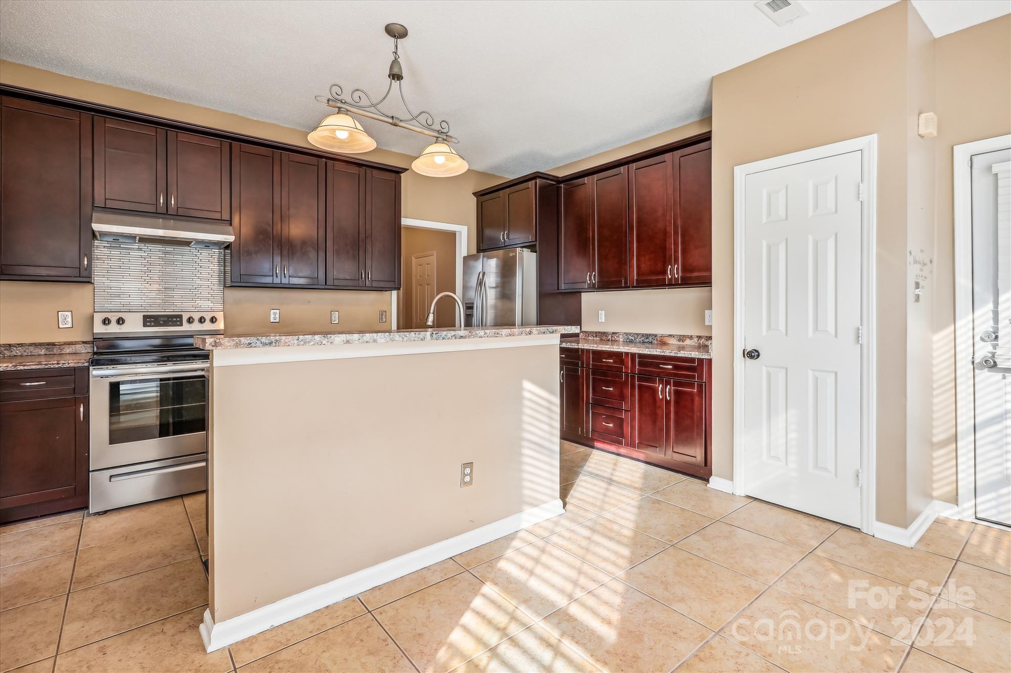 8325 Springhead Lane 48 Property Photo 6