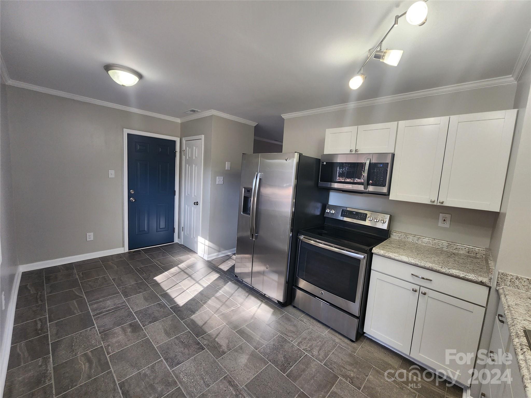 3935 Amerigo Street Property Photo 5
