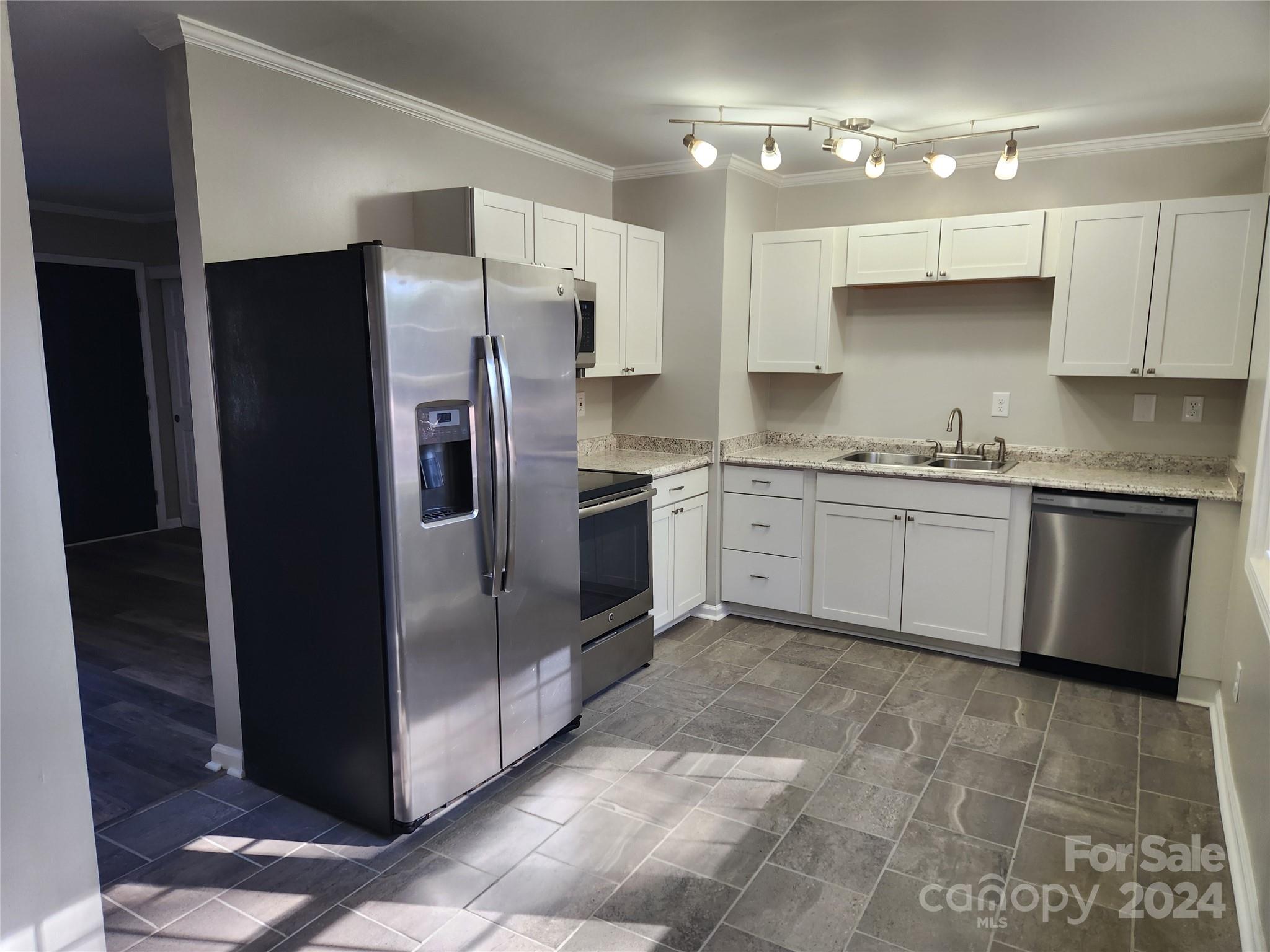 3935 Amerigo Street Property Photo 6