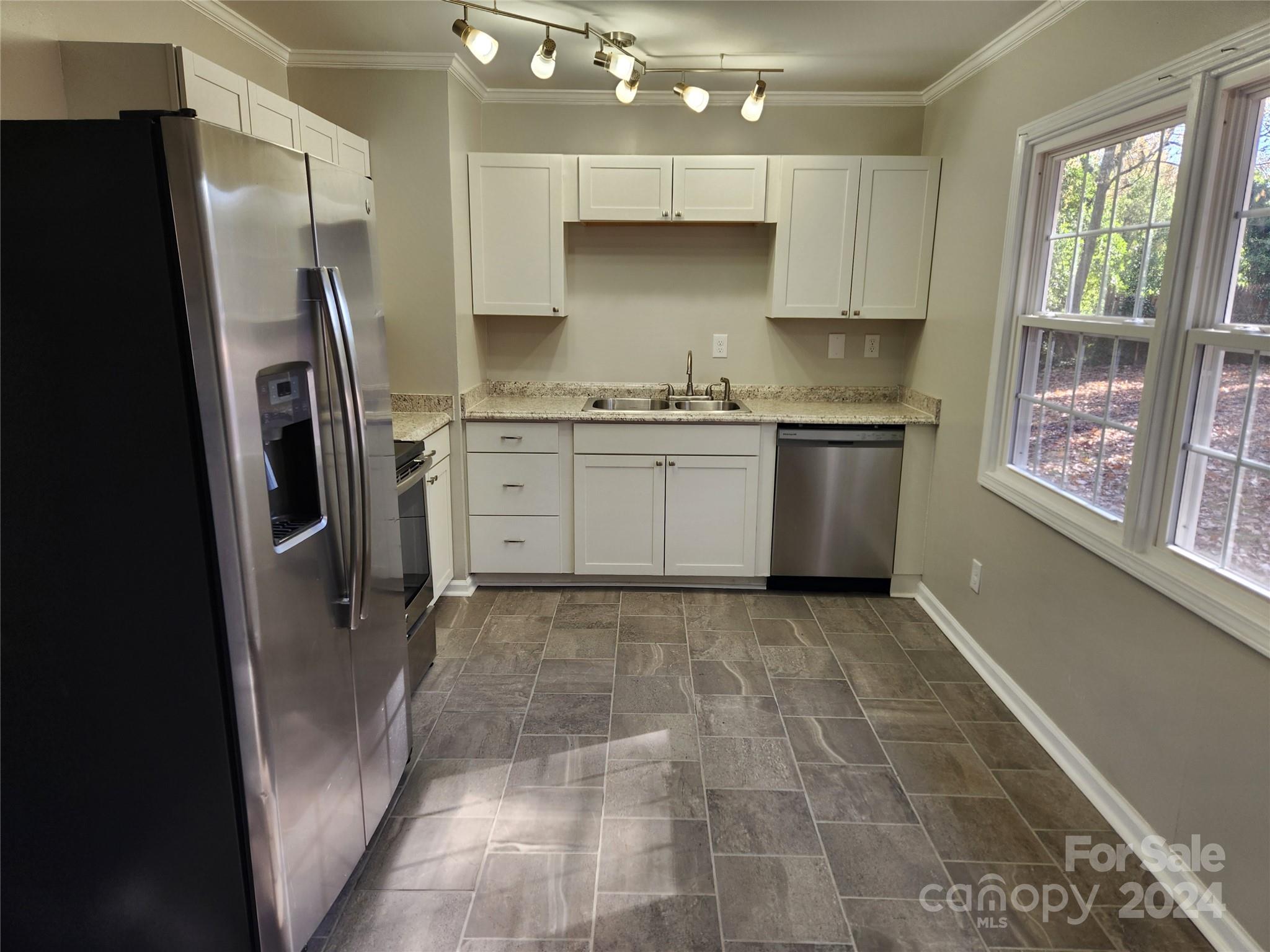 3935 Amerigo Street Property Photo 7