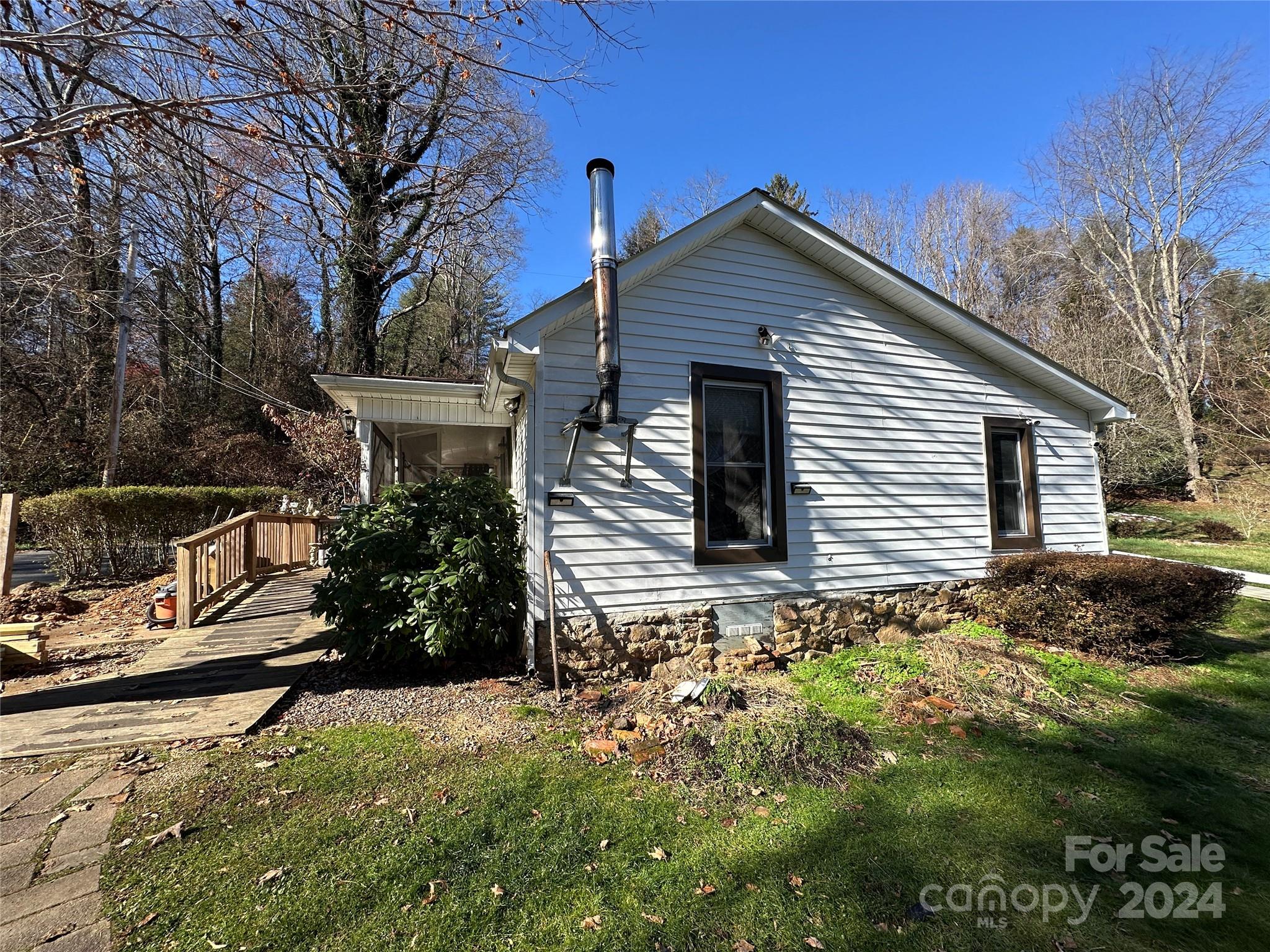 405 Daisey Avenue Property Photo 1