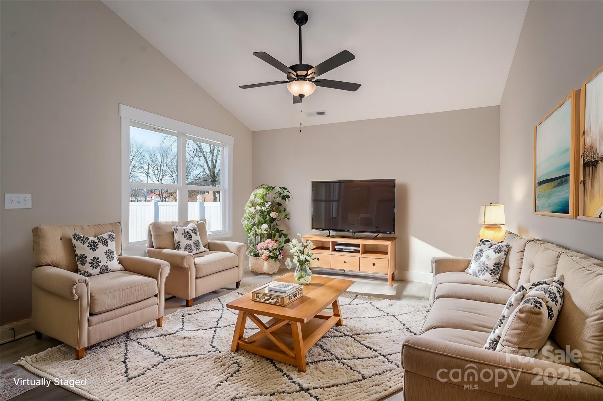 511 E Sycamore Street Property Photo