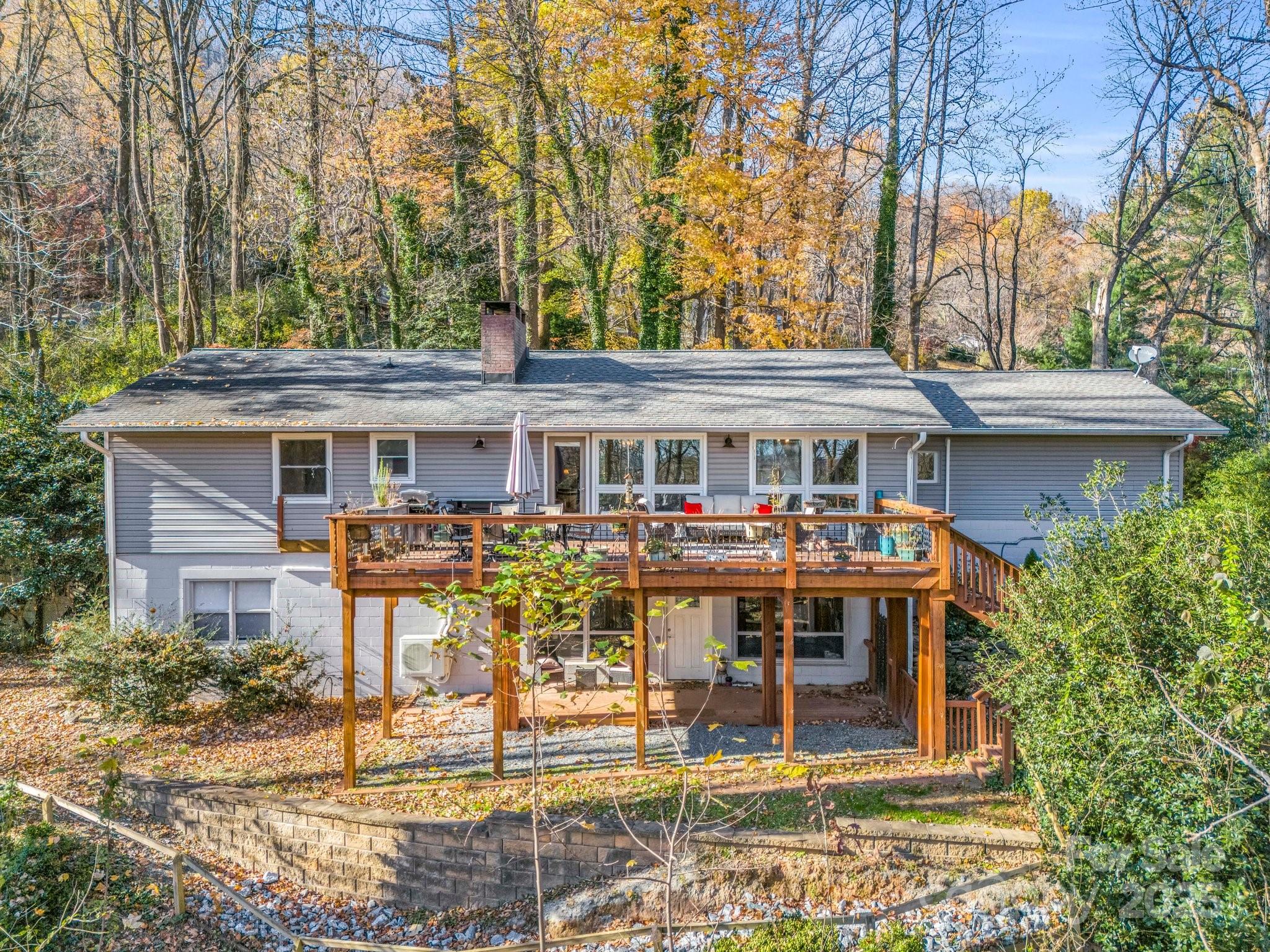 305 Meadowlark Drive Property Photo