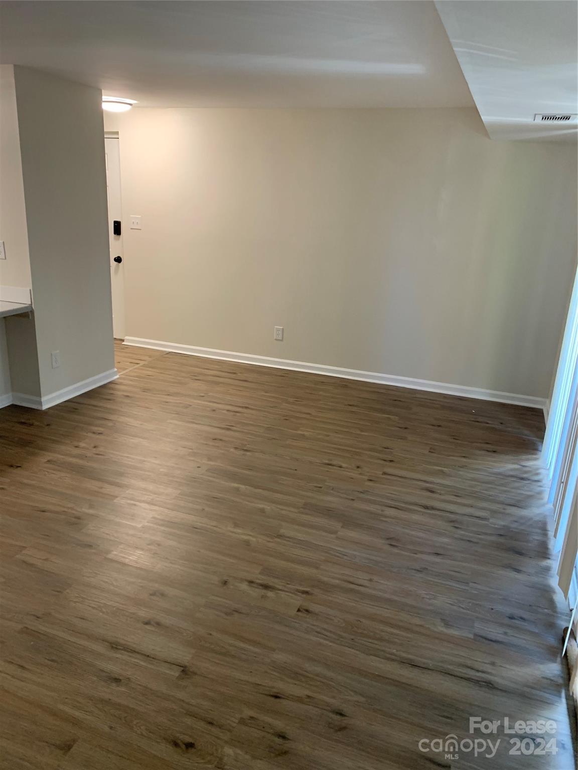 9530 Shannon Green Drive E Property Photo 3
