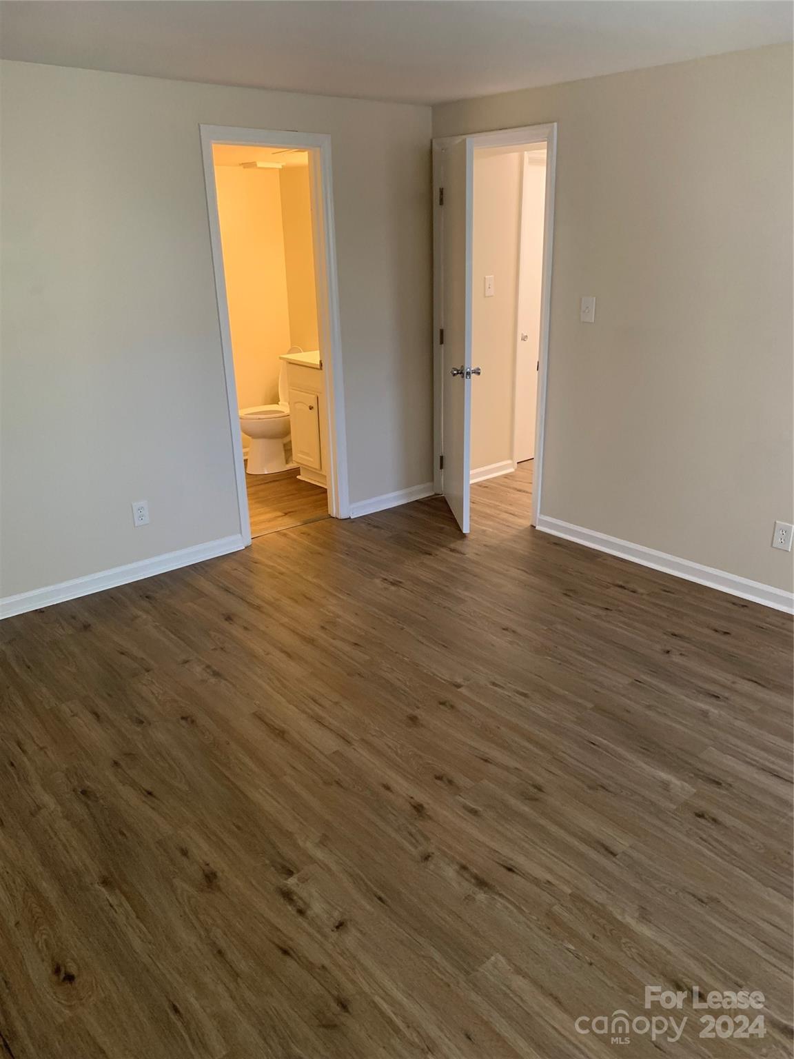 9530 Shannon Green Drive E Property Photo 9