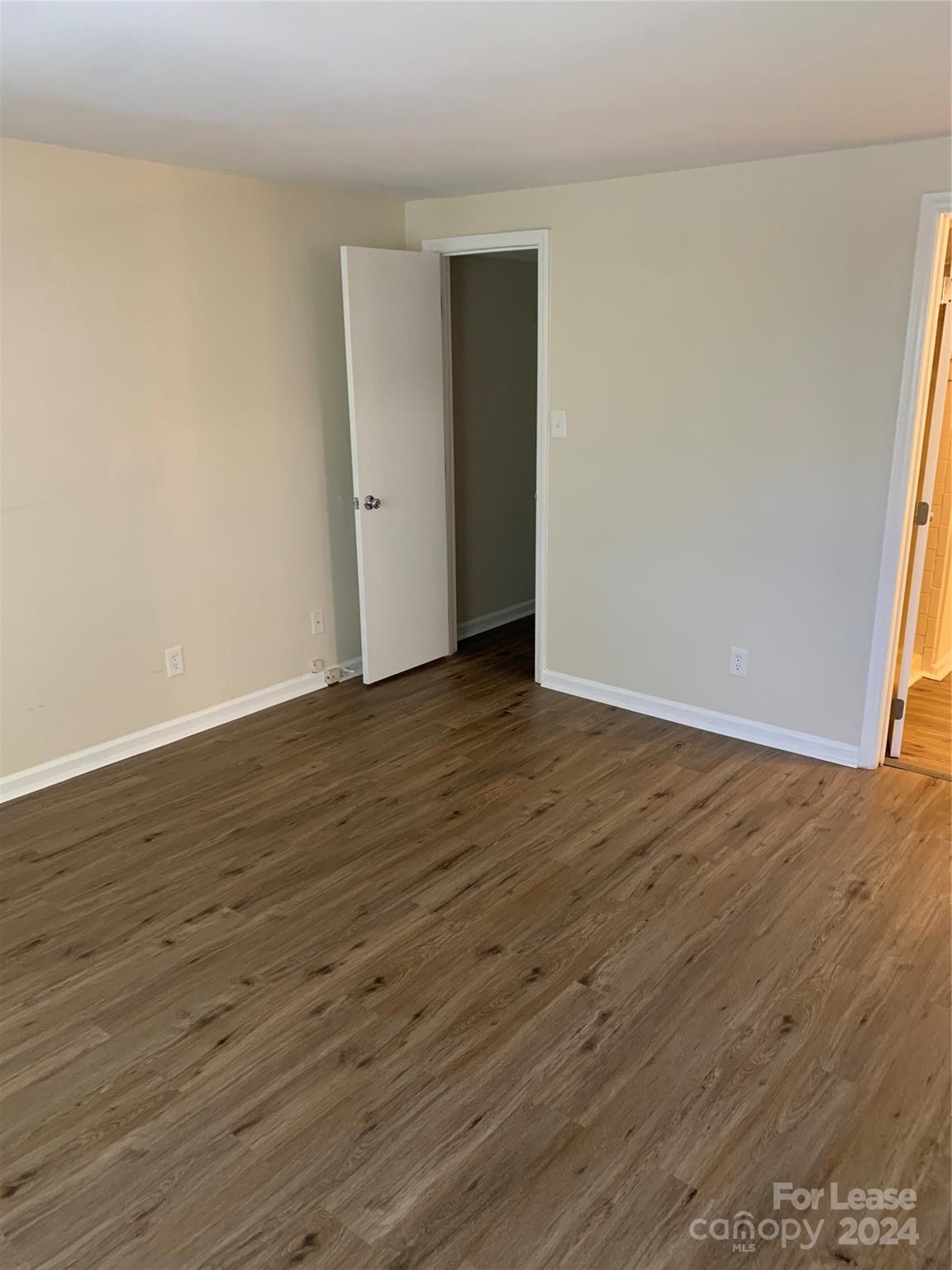 9530 Shannon Green Drive E Property Photo 10