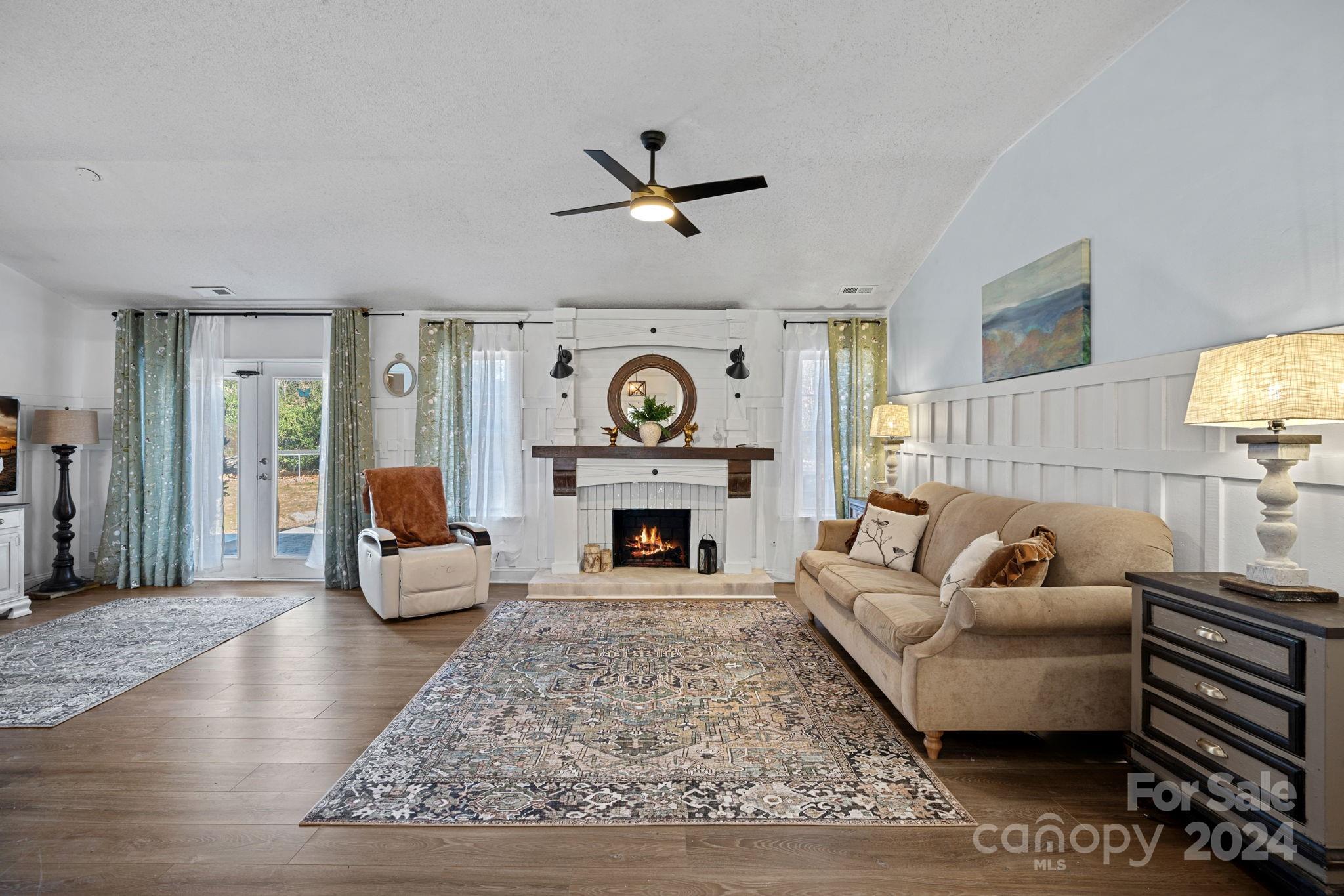 12128 Robins Nest Lane Property Photo 5