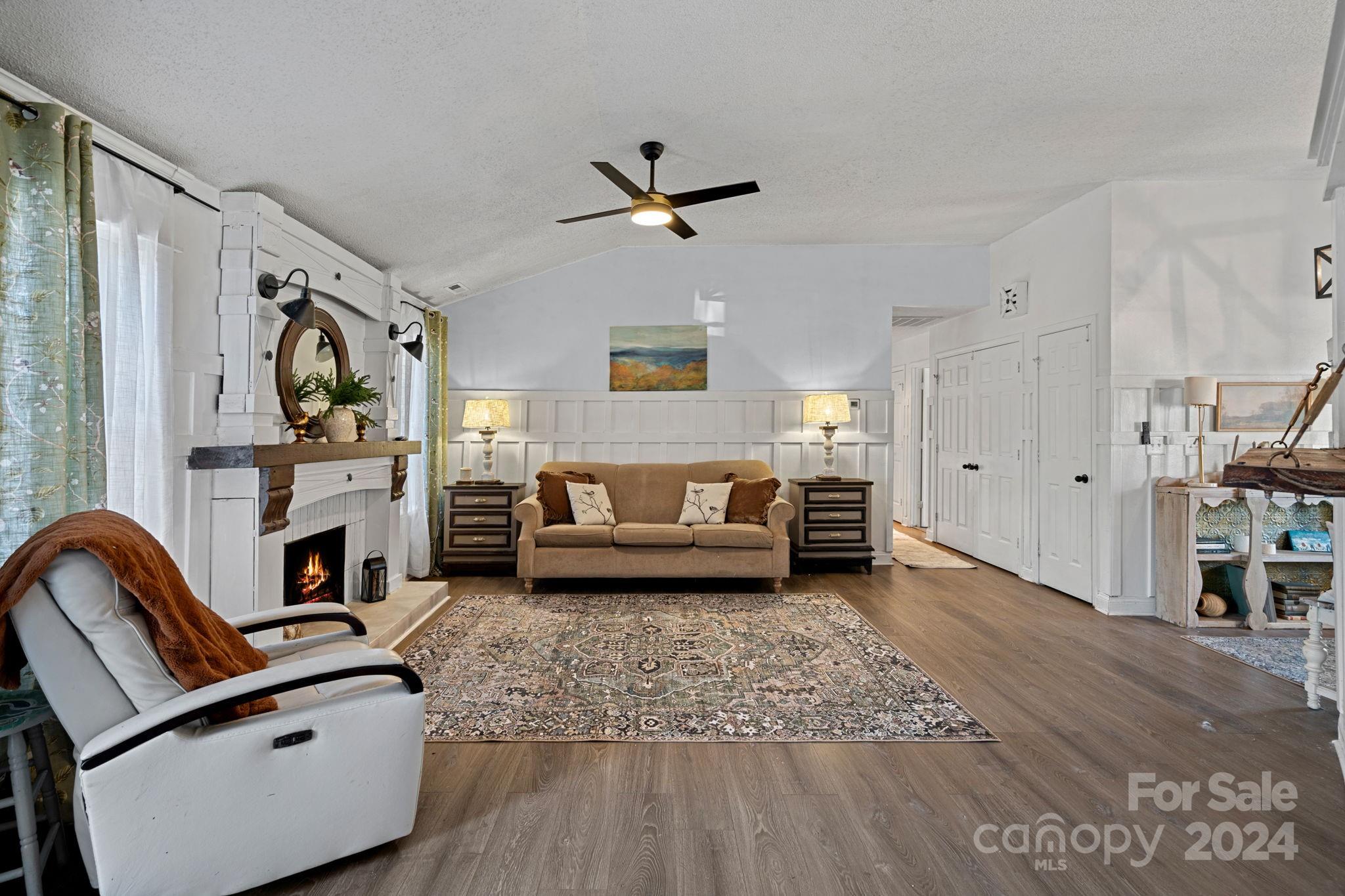 12128 Robins Nest Lane Property Photo 6