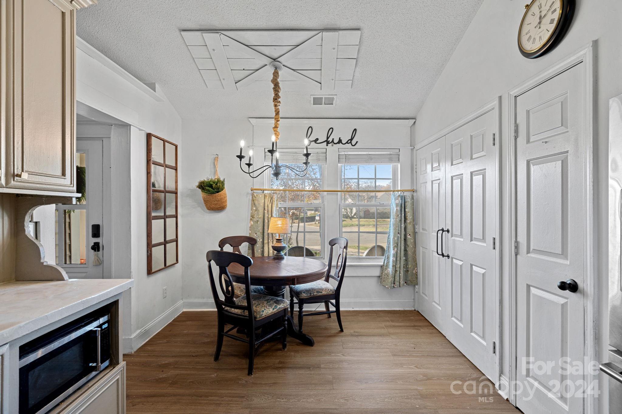 12128 Robins Nest Lane Property Photo 10