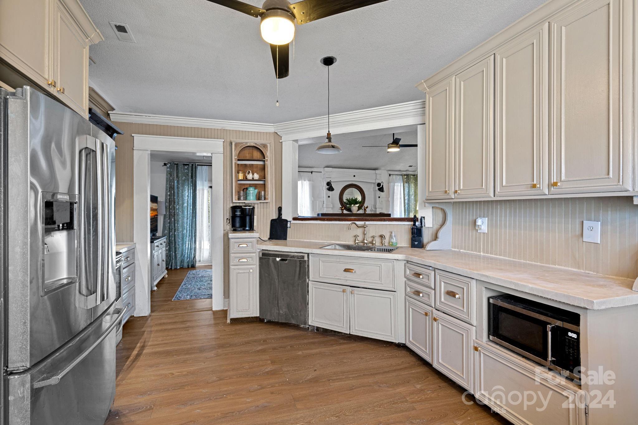 12128 Robins Nest Lane Property Photo 11