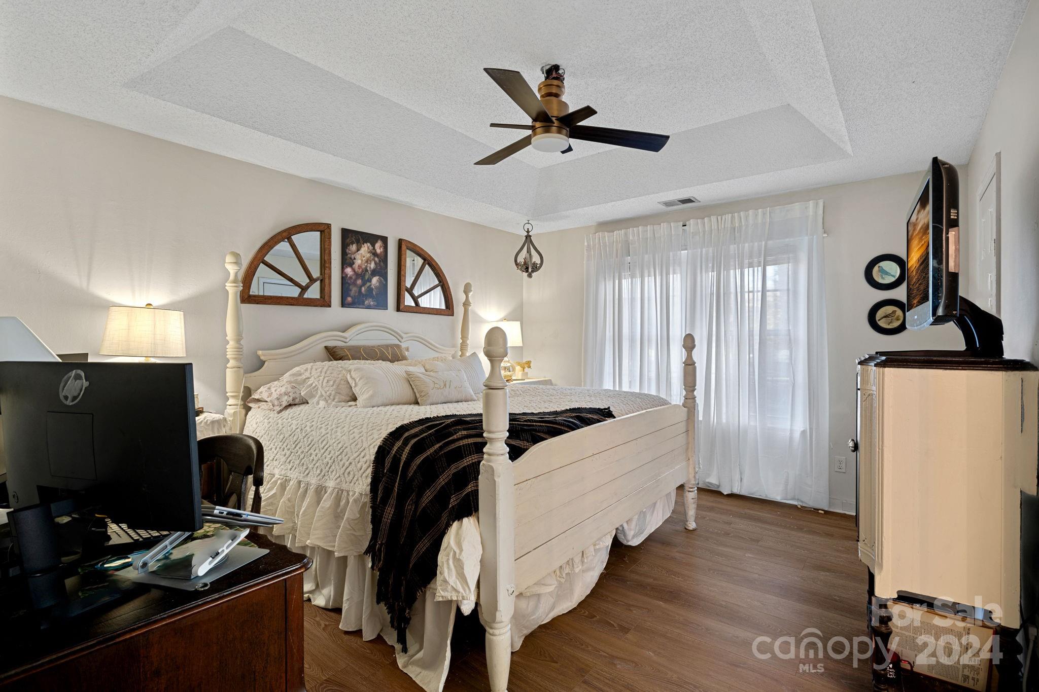 12128 Robins Nest Lane Property Photo 13