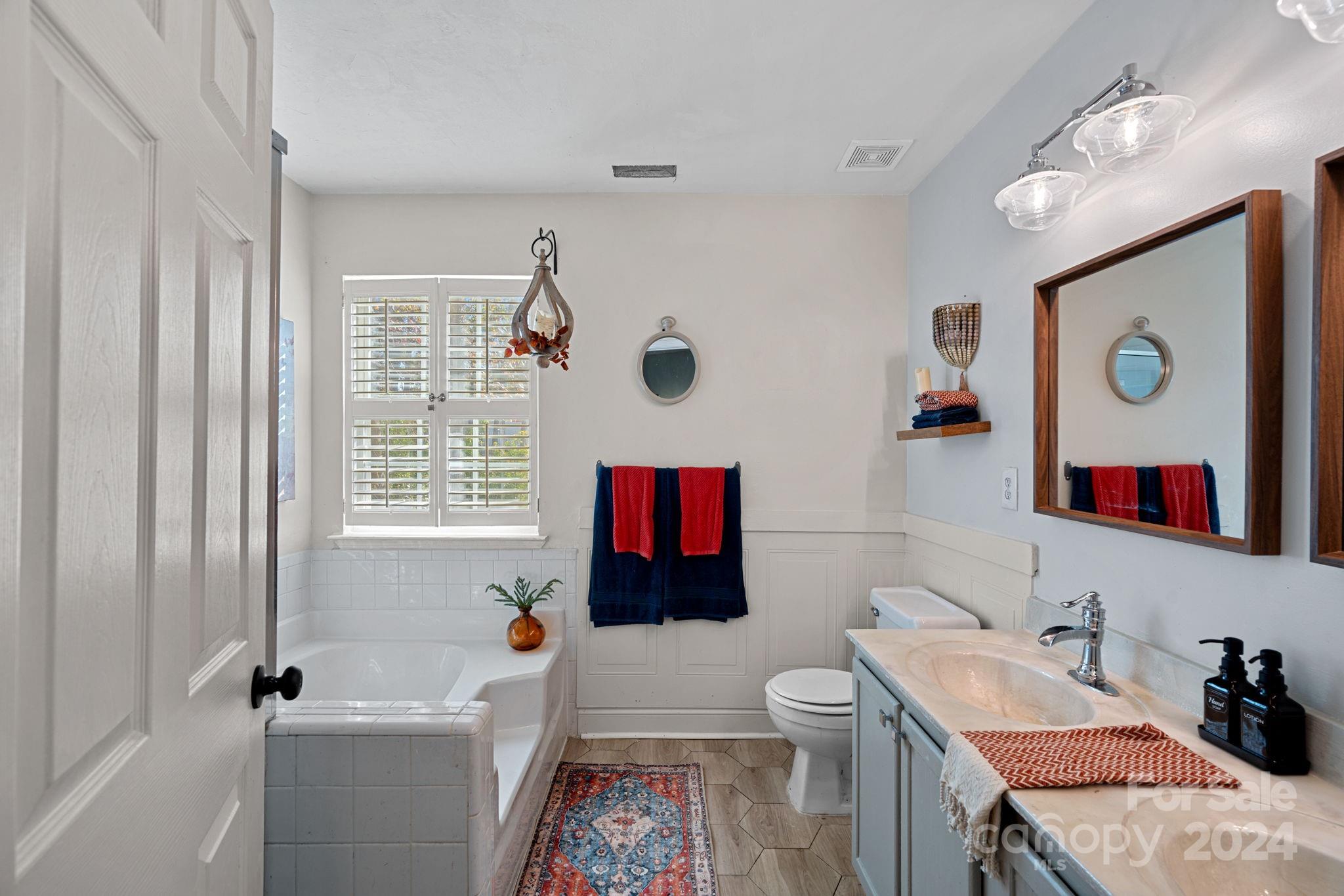 12128 Robins Nest Lane Property Photo 14