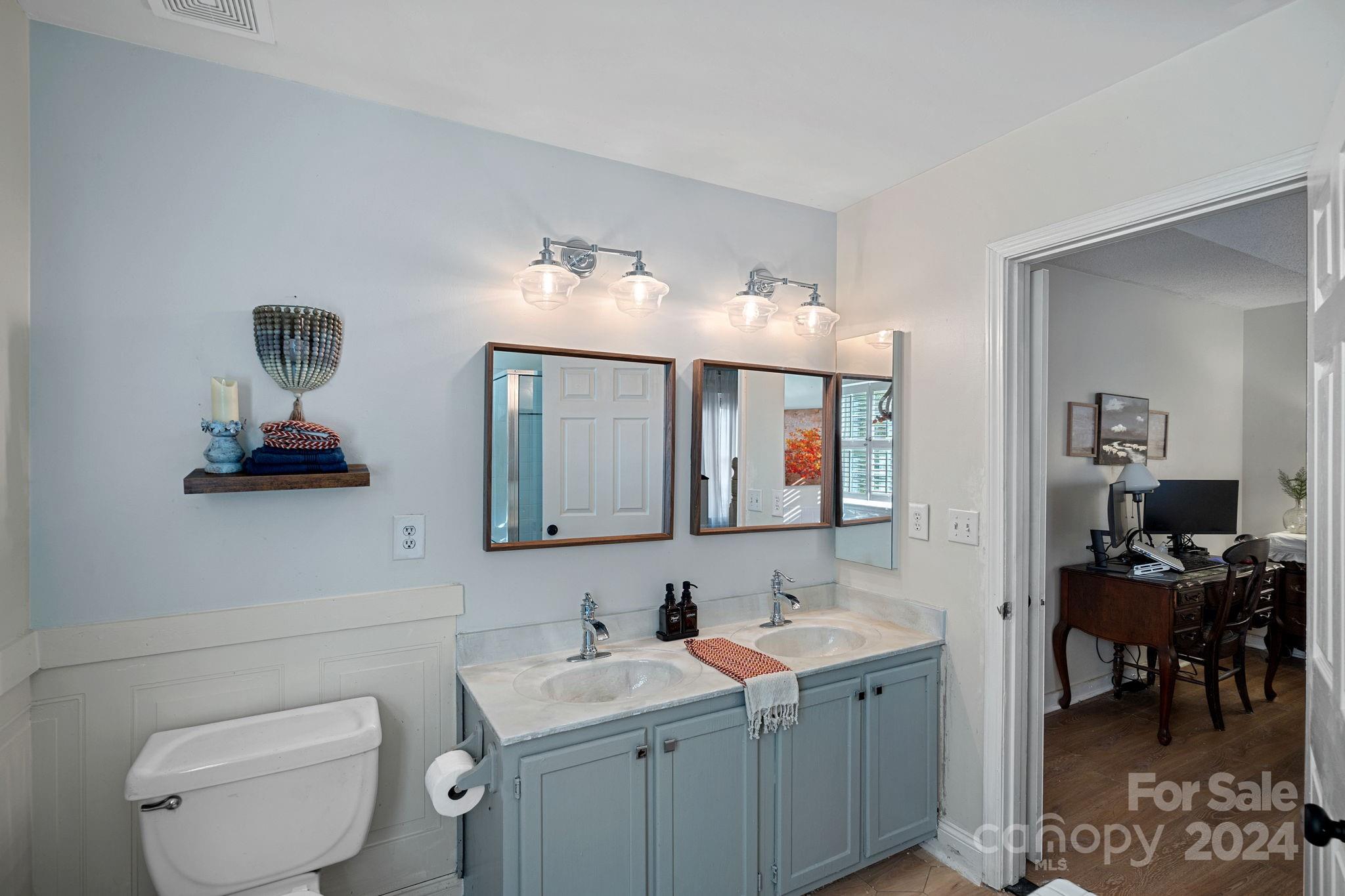 12128 Robins Nest Lane Property Photo 15